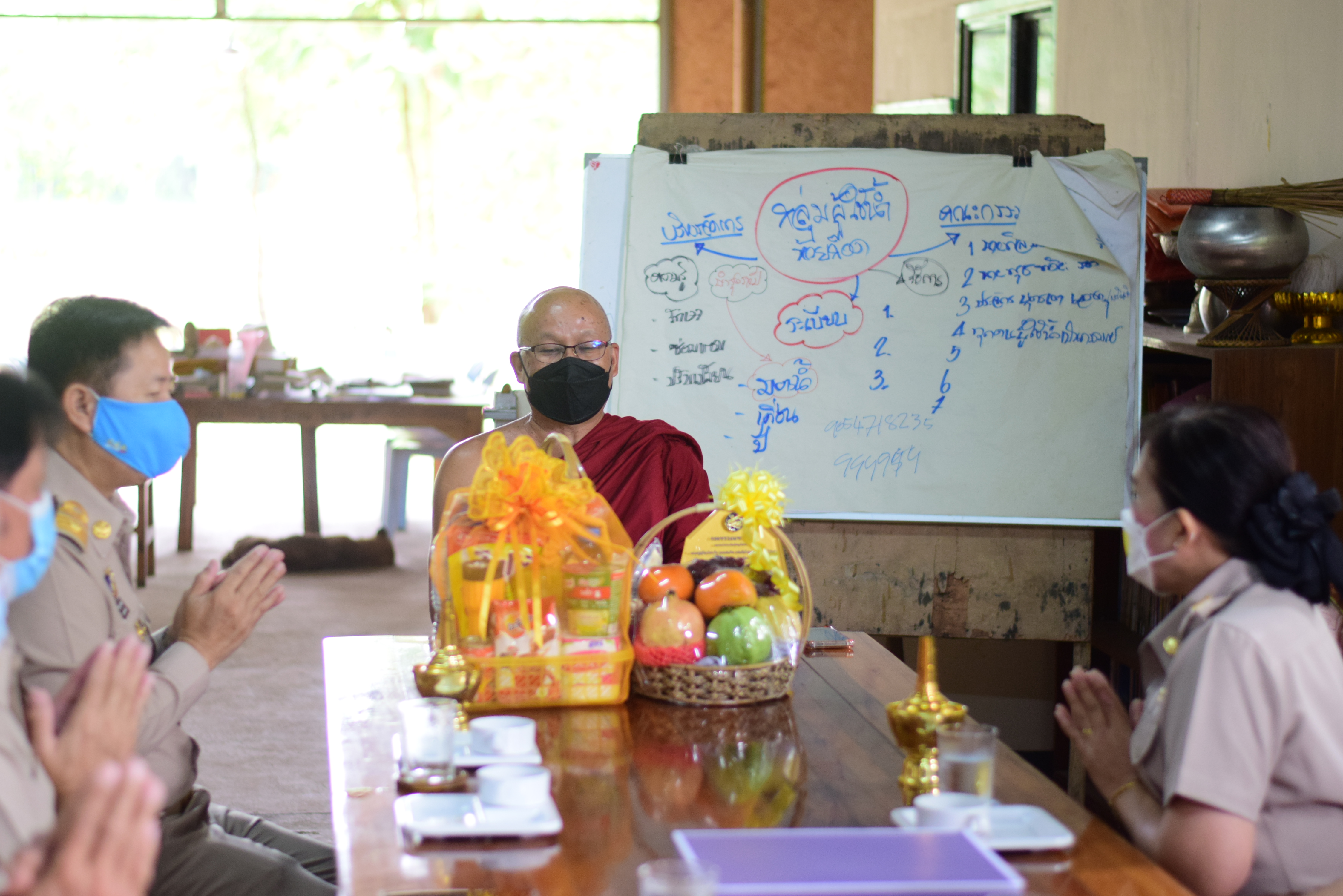 @ที่นี่เมืองน่าน@ พช.น่าน ร่วมถวายโล่รางวัลเชิดชูเกียรติบุคคลต้นแบบการน้อมนำแนวพระราชดำริของสมเด็จพระกนิษฐาธิราชเจ้า กรมสมเด็จพระเทพรัตนราชสุดาฯสยามบรมราชกุมารี สร้างความมั่นคงทางอาหารสู่ปฏิบัติการ 90 วันปลูกผักสวนครัวเพื่อสร้างความมั่นคงทางอาหาร รอบ 2  ประเภทผู้นำทางศาสนา เขตตรวจราชการที่ 16