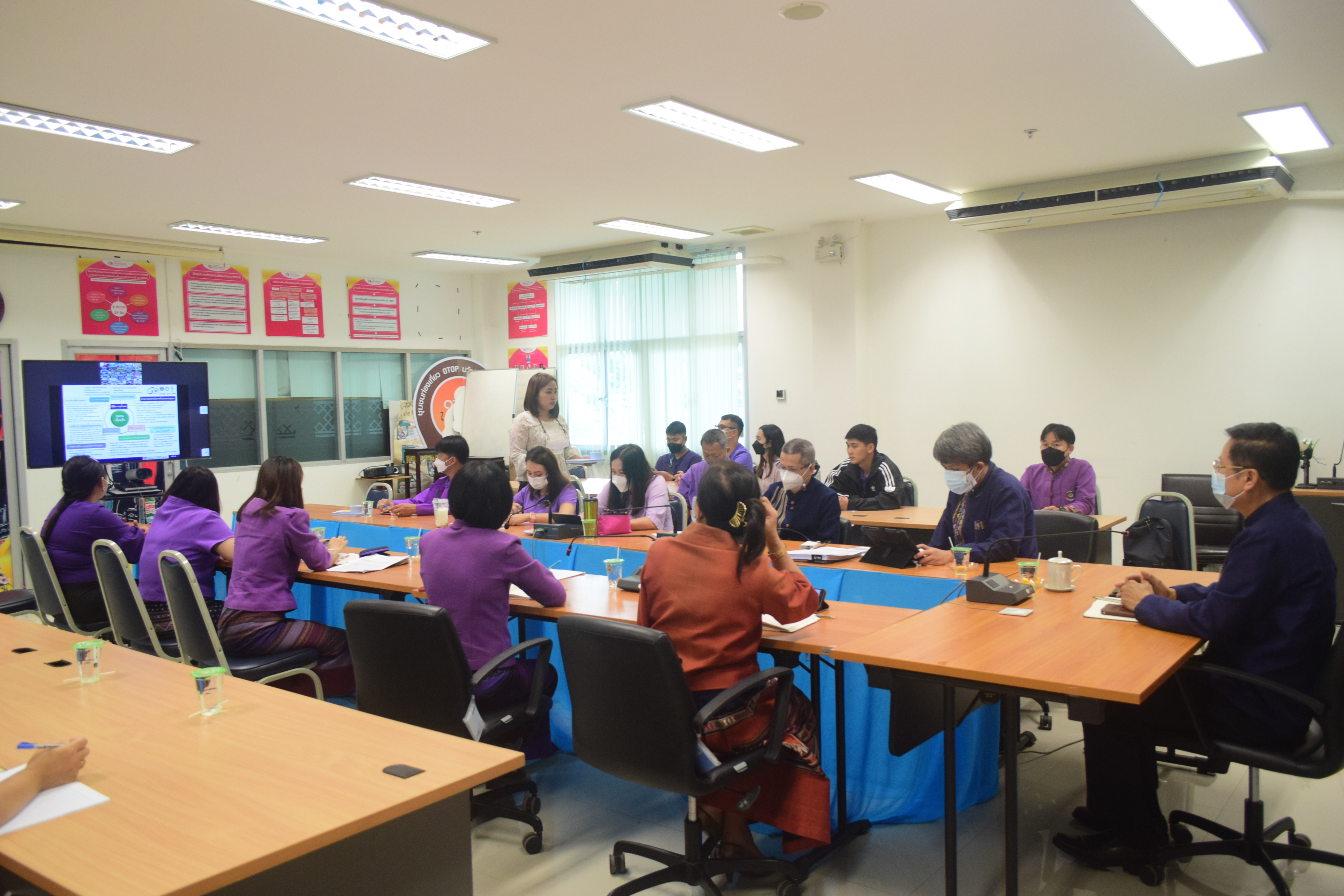 @ที่นี่เมืองน่าน@ พช.น่าน ร่วมประชุมรับนโยบายการขับเคลื่อนงานพัฒนาชุมชน ประจำปี 2565 ผ่านระบบประชุมทางไกล (Video Conference)