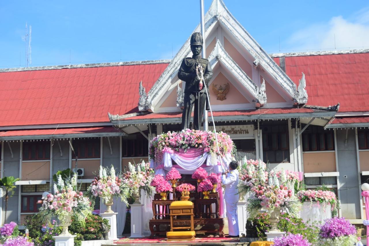 @ที่นี่เมืองน่าน@ “พช.น่าน ร่วมพิธีวางพวงมาลาน้อมรำลึกเนื่องในวันคล้ายวันสวรรคตพระบาทสมเด็จพระจุลจอมเกล้าเจ้าอยู่หัว 23 ตุลาคม 2564”