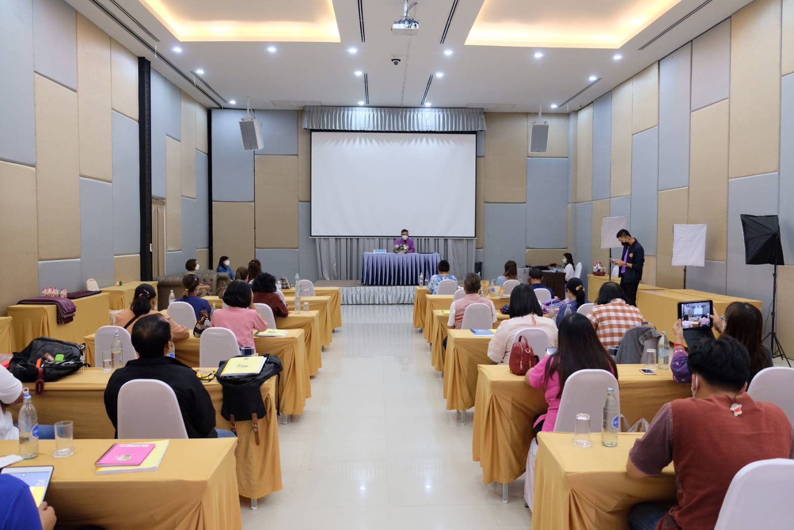 @ที่นี่เมืองน่าน@  พช.น่าน ดำเนินโครงการพัฒนาศักยภาพผู้ประกอบการ สู่ยุค 4.0 รุ่นที่ 1