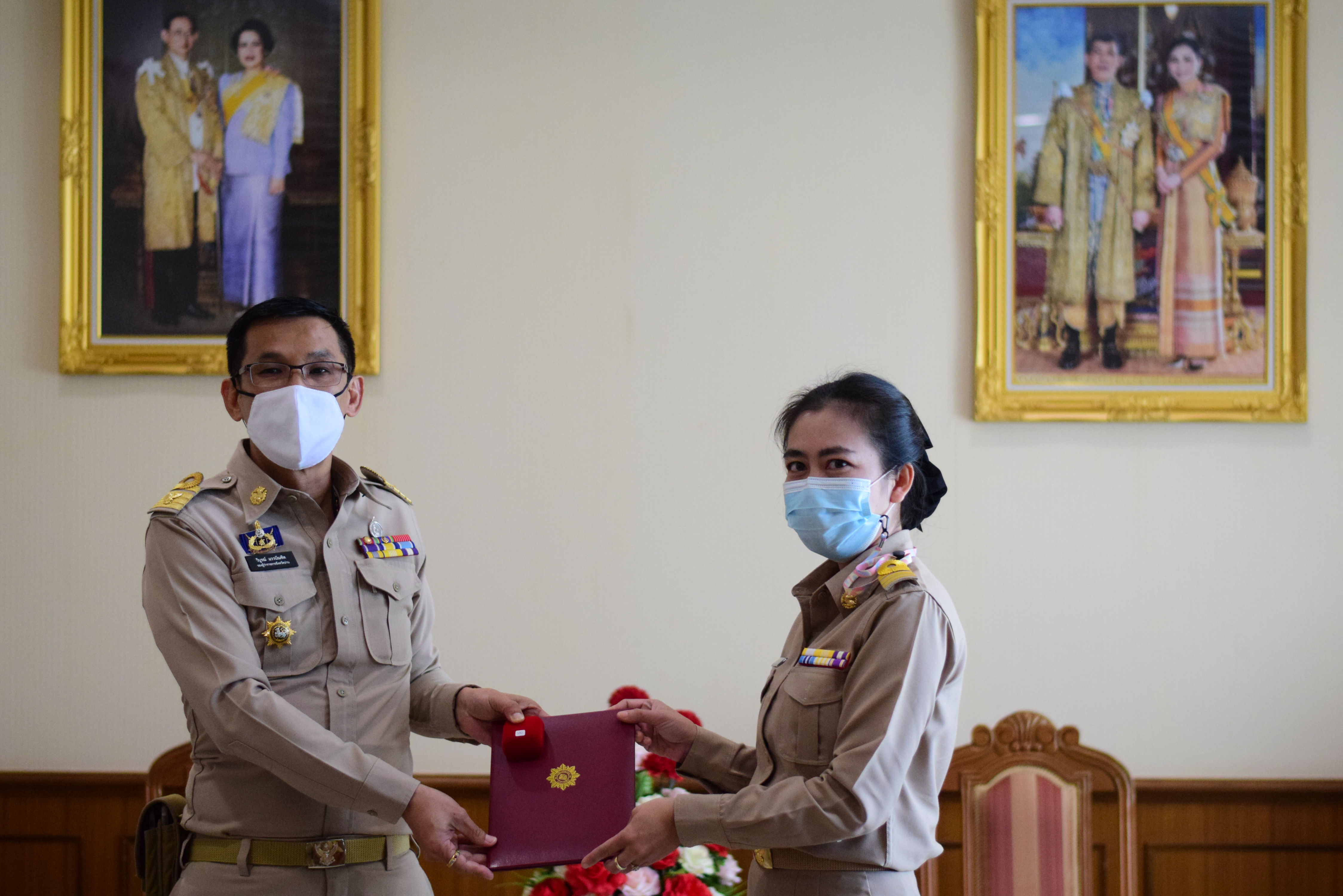 @ที่นี่เมืองน่าน@ จังหวัดน่านมอบใบวุฒิบัตรและเข็มวิทยฐานะ ให้แก่ข้าราชการที่อยู่ระหว่างทดลองปฏิบัติหน้าที่ราชการ หลักสูตรพัฒนากรก่อนประจำการ รุ่นที่ 118