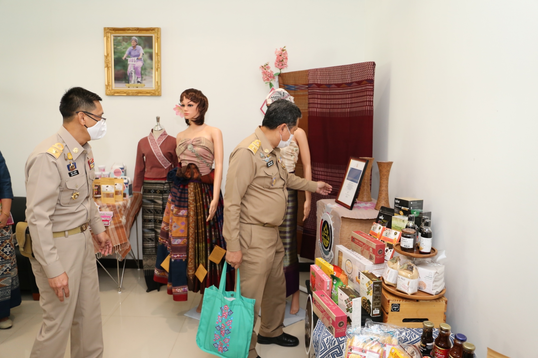 @ที่นี่เมืองน่าน@ น่านขับเคลื่อนขยายผลการพัฒนาพื้นที่และคุณภาพชีวิตตามหลักทฤษฎีใหม่ สู่ “โคก หนอง นา โมเดล” มุ่งสู่การพลิกฟื้นคืนผืนป่า แก้ปัญหาน้ำท่วมน้ำแล้ง สร้างรายได้ให้ประชาชนอย่างยั่งยืน