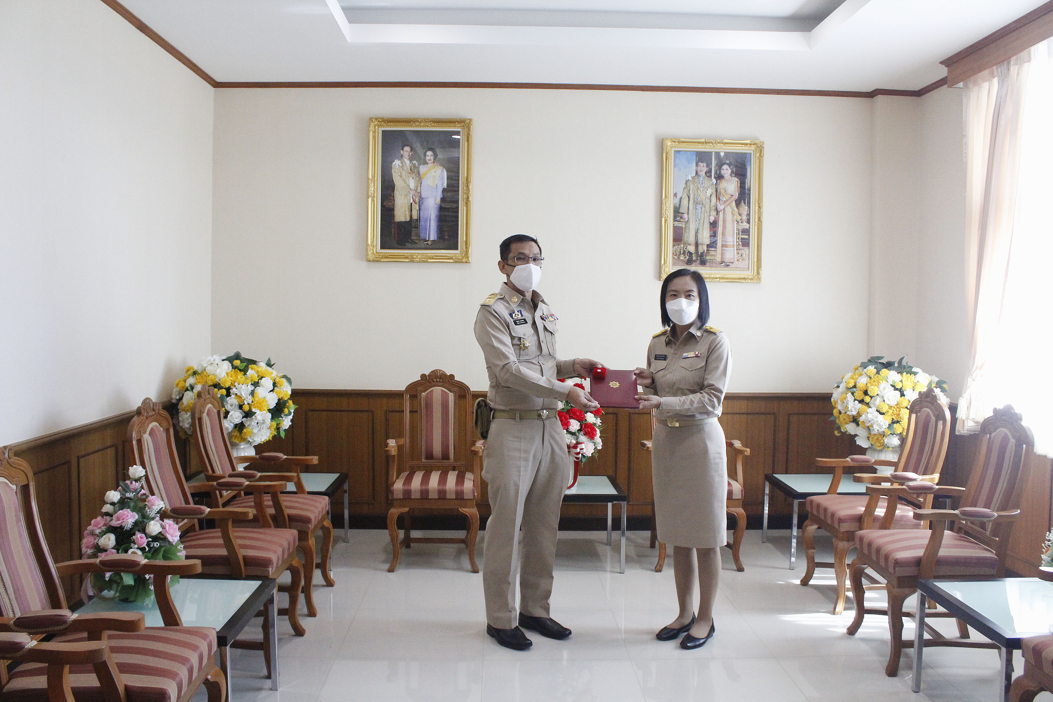 @ที่นี่เมืองน่าน@ จังหวัดน่านมอบใบวุฒิบัตรและเข็มวิทยฐานะ ให้แก่ข้าราชการที่อยู่ระหว่างทดลองปฏิบัติหน้าที่ราชการ หลักสูตรพัฒนากรก่อนประจำการ รุ่นที่ 118