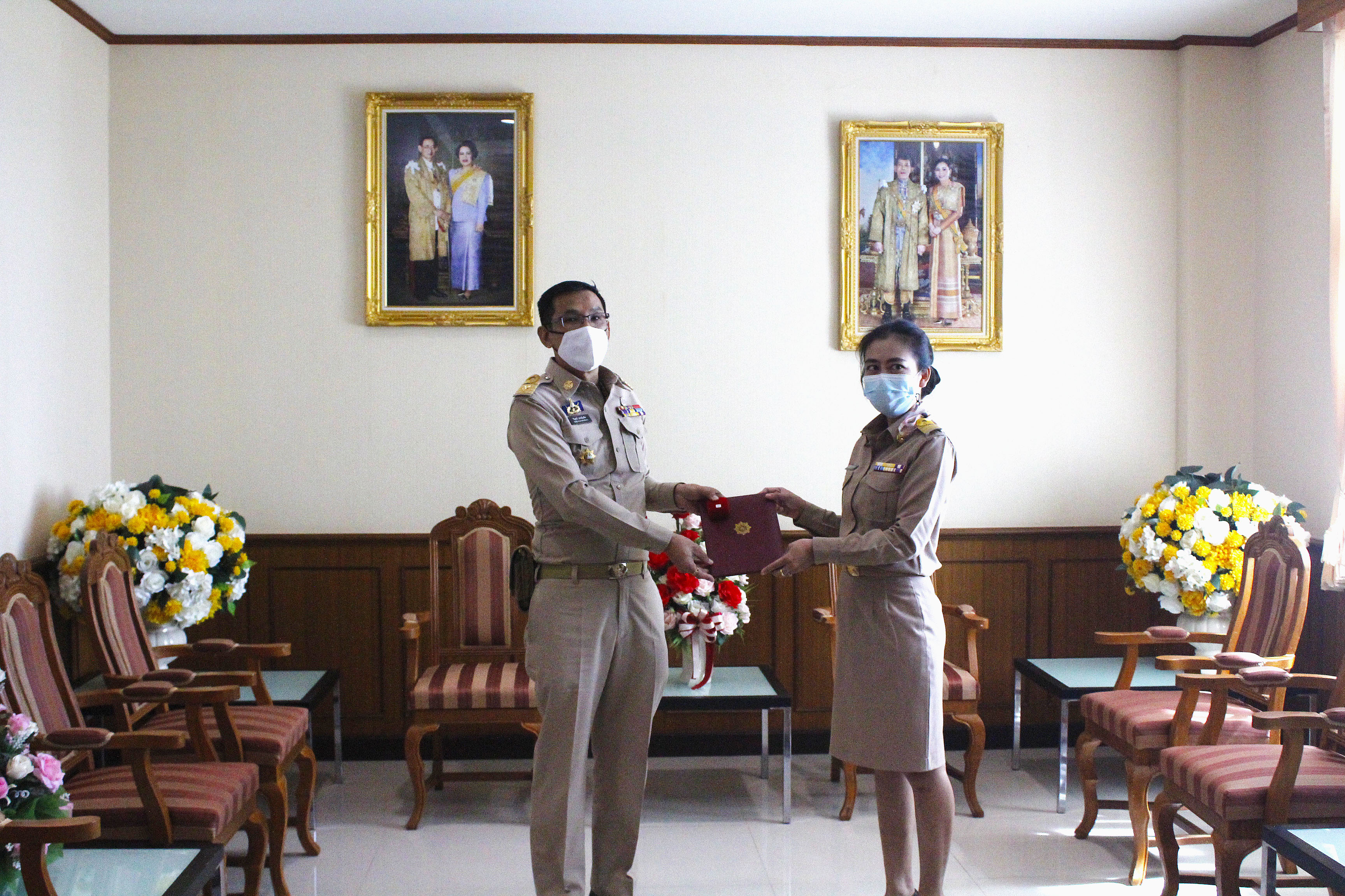 @ที่นี่เมืองน่าน@ จังหวัดน่านมอบใบวุฒิบัตรและเข็มวิทยฐานะ ให้แก่ข้าราชการที่อยู่ระหว่างทดลองปฏิบัติหน้าที่ราชการ หลักสูตรพัฒนากรก่อนประจำการ รุ่นที่ 118