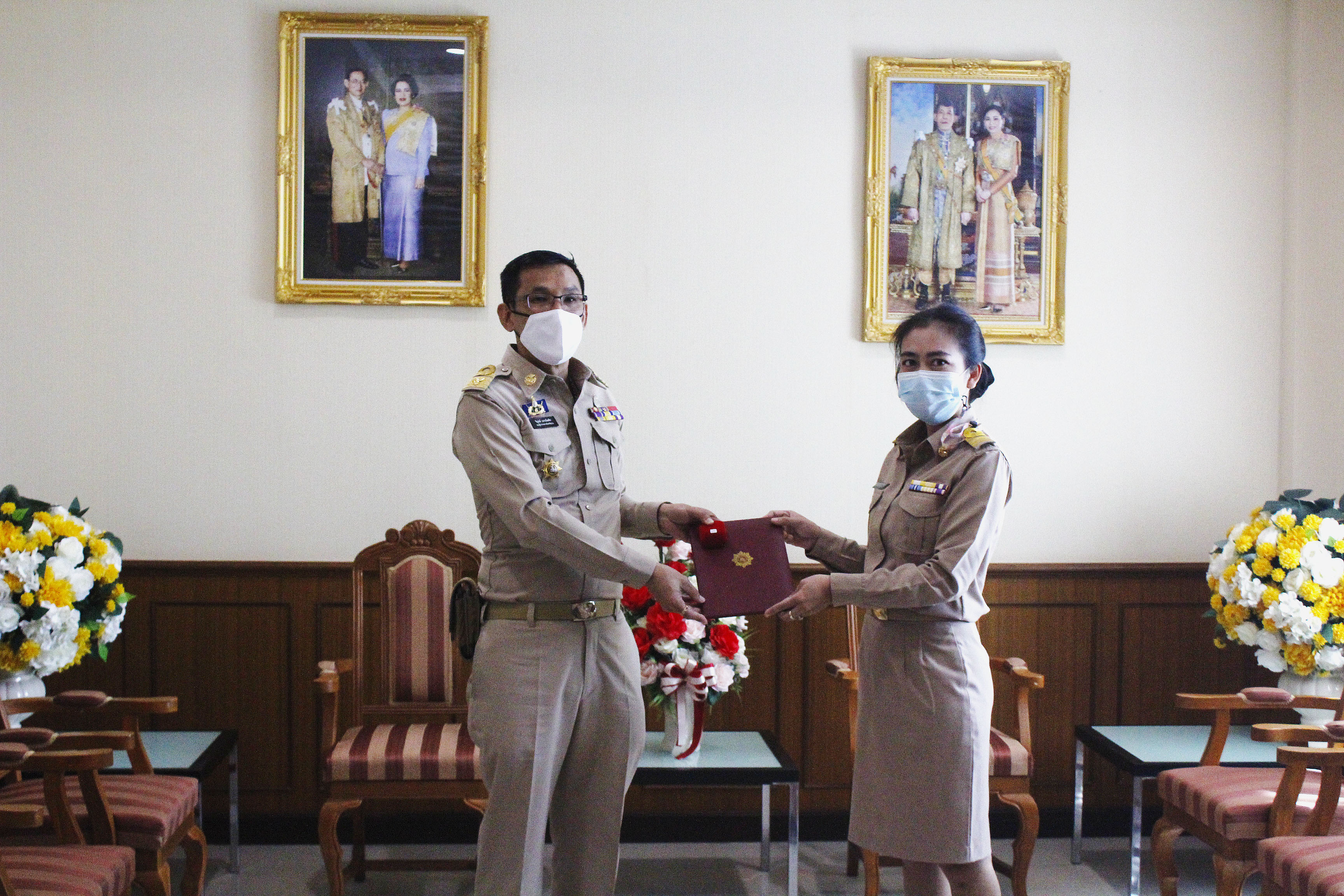 @ที่นี่เมืองน่าน@ จังหวัดน่านมอบใบวุฒิบัตรและเข็มวิทยฐานะ ให้แก่ข้าราชการที่อยู่ระหว่างทดลองปฏิบัติหน้าที่ราชการ หลักสูตรพัฒนากรก่อนประจำการ รุ่นที่ 118