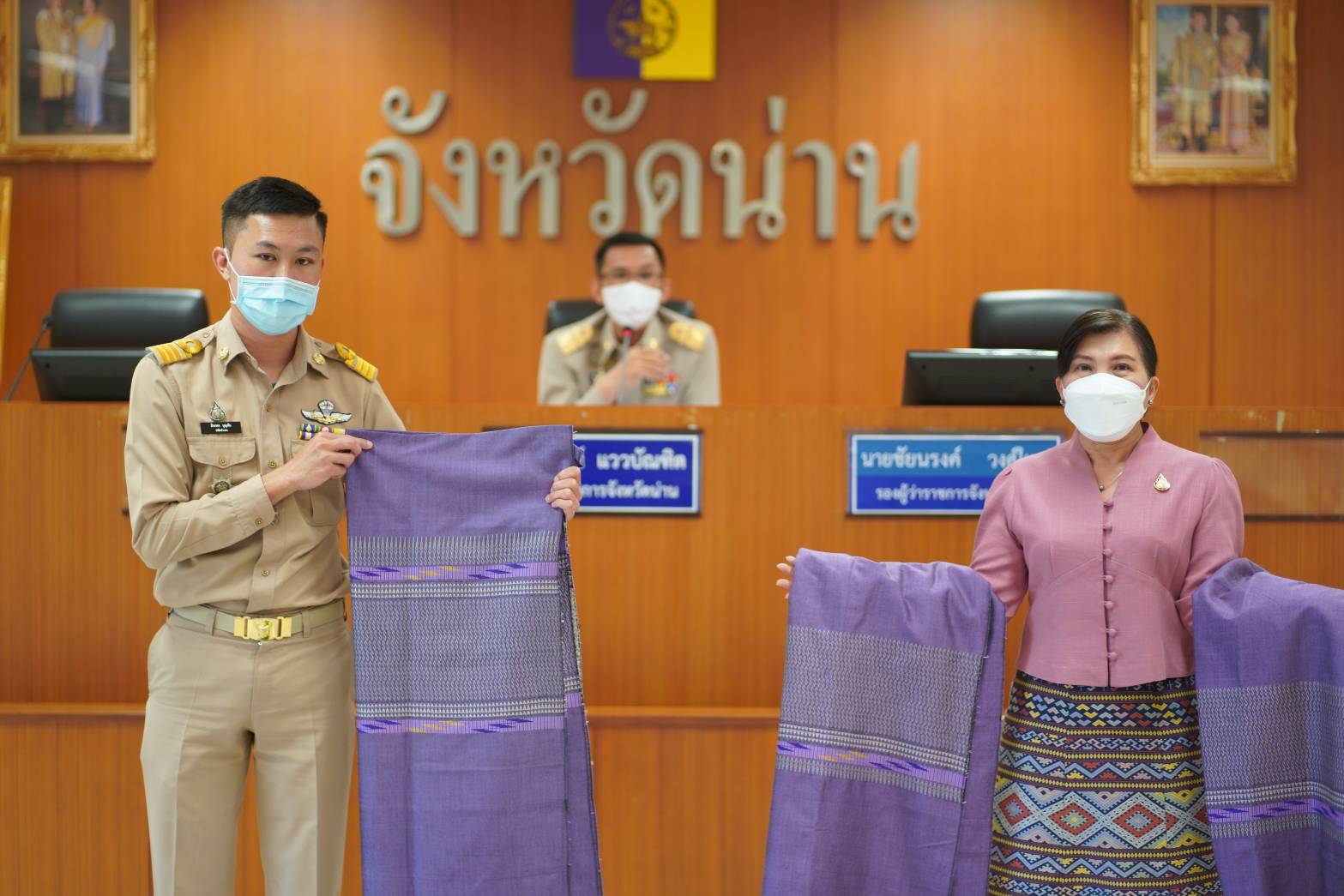 @ที่นี่เมืองน่าน@ รักษาราชการแทนผู้ว่าจังหวัดน่านเชิญชวนอุดหนุนกระเช้าของขวัญปีใหม่ OTOP น่าน เป็นของฝากของขวัญแทนใจในช่วงเทศกาลแห่งความสุข ปีใหม่ 2565