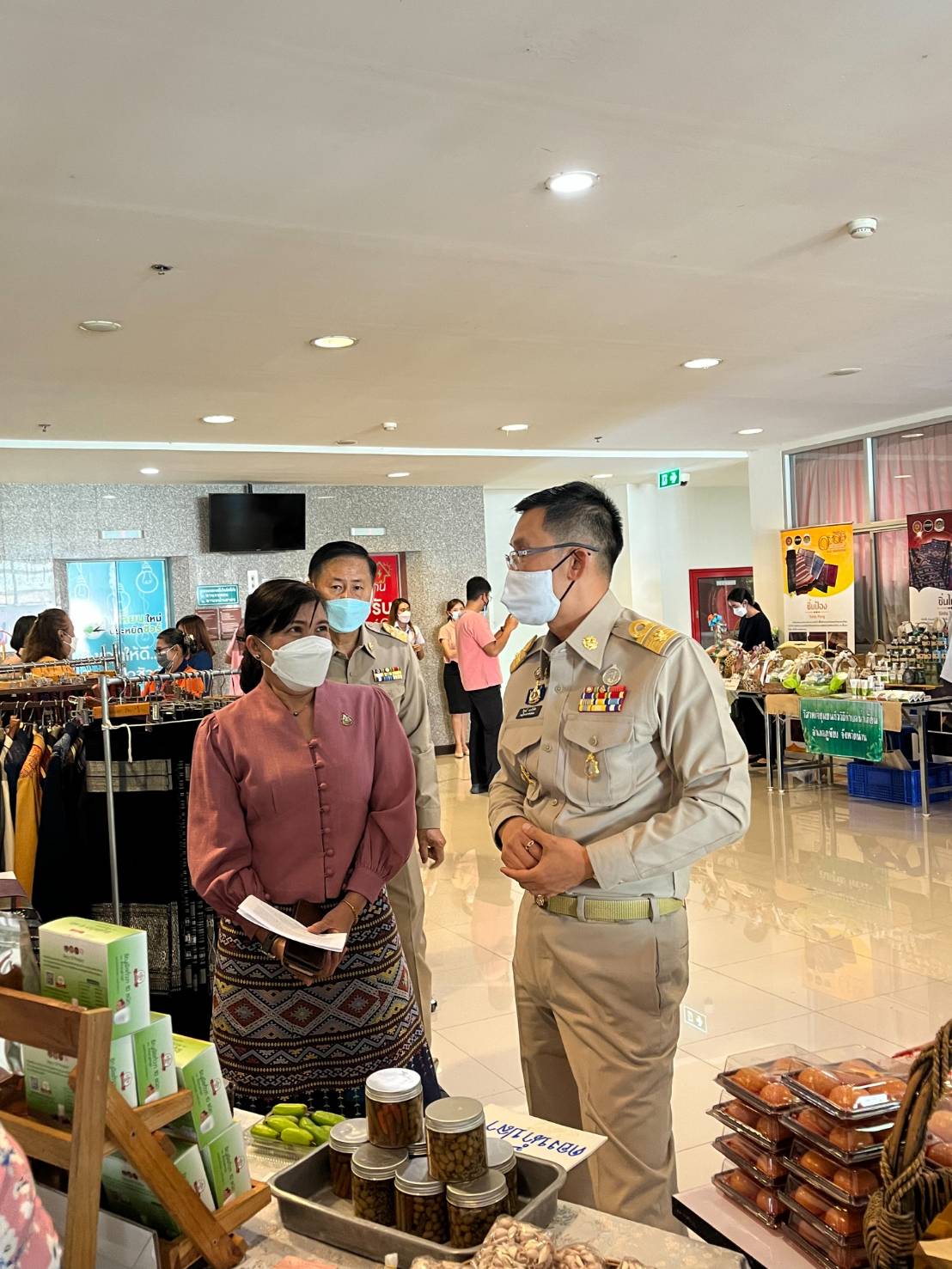 @ที่นี่เมืองน่าน@ รักษาราชการแทนผู้ว่าจังหวัดน่านเชิญชวนอุดหนุนกระเช้าของขวัญปีใหม่ OTOP น่าน เป็นของฝากของขวัญแทนใจในช่วงเทศกาลแห่งความสุข ปีใหม่ 2565