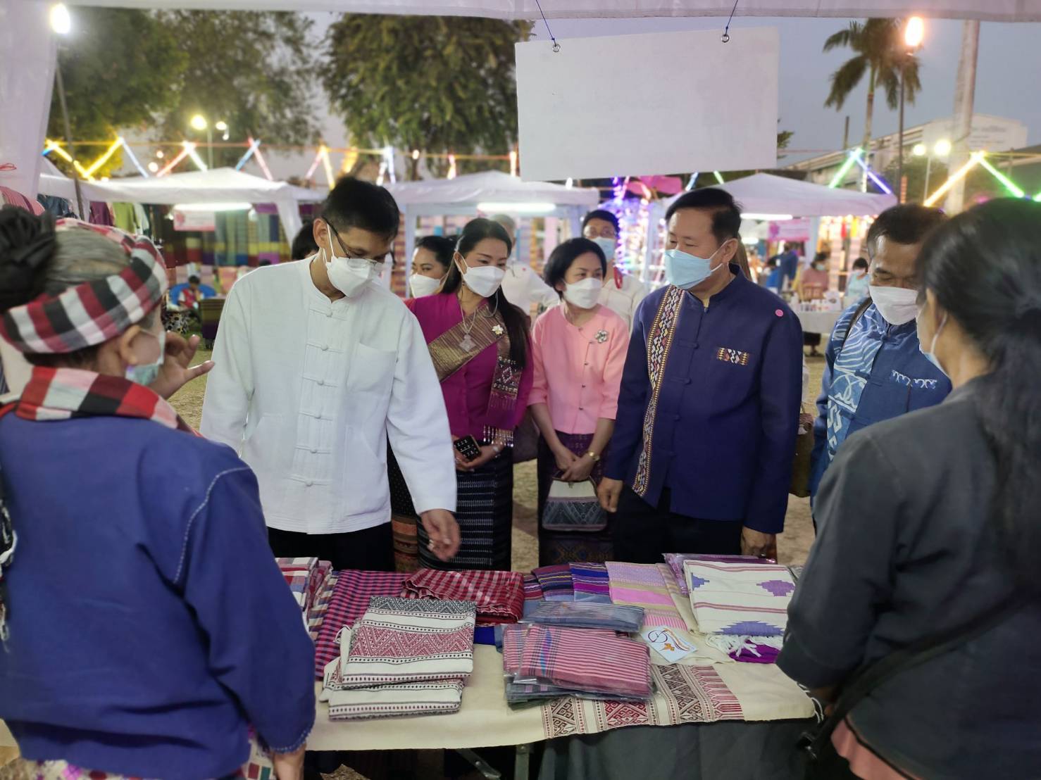 @ที่นี่เมืองน่าน@ พช.น่าน ส่งเสริมช่องทางการตลาดผลิตภัณฑ์กลุ่มอาชีพสมาชิกกองทุนพัฒนาบทบาทสตรี ประจำปี 2565