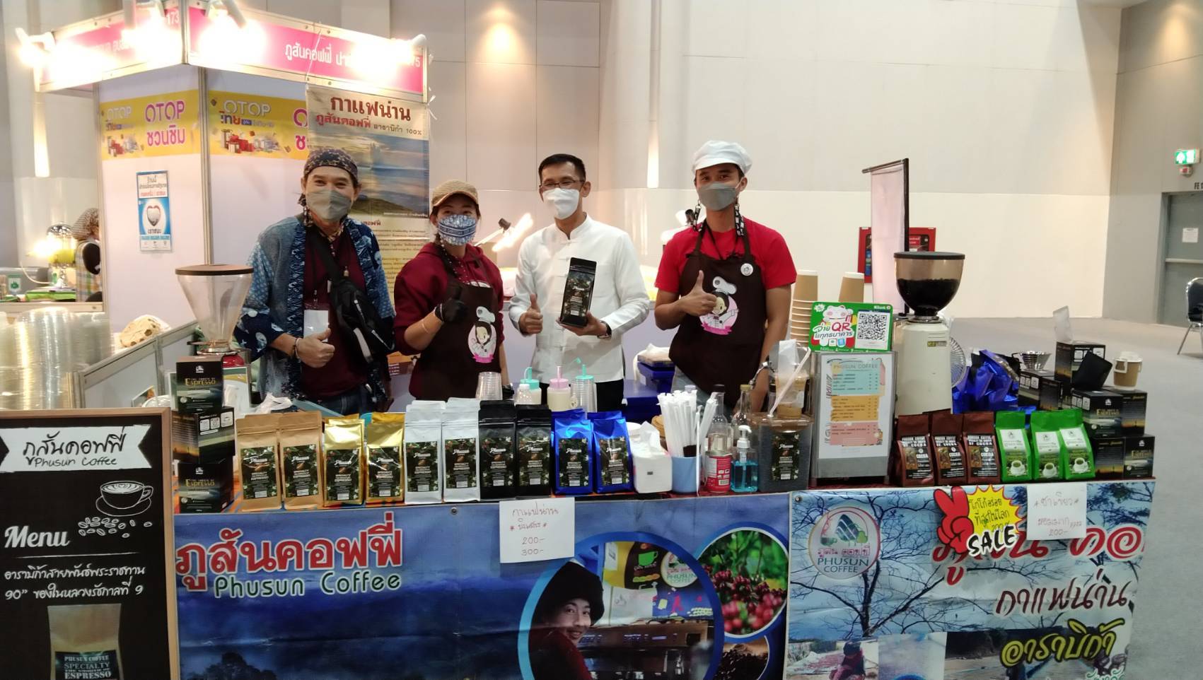 ?ผู้ว่าราชการจังหวัดน่านเยี่ยมและให้กำลังใจผู้ร่วมงานโอทอปไทยสู้ภัยโควิด ผลิตภัณฑ์พื้นถิ่น ศิลปินพื้นบ้าน เศรษฐกิจไทยพ้นภัยโควิด?จังหวัดน่าน