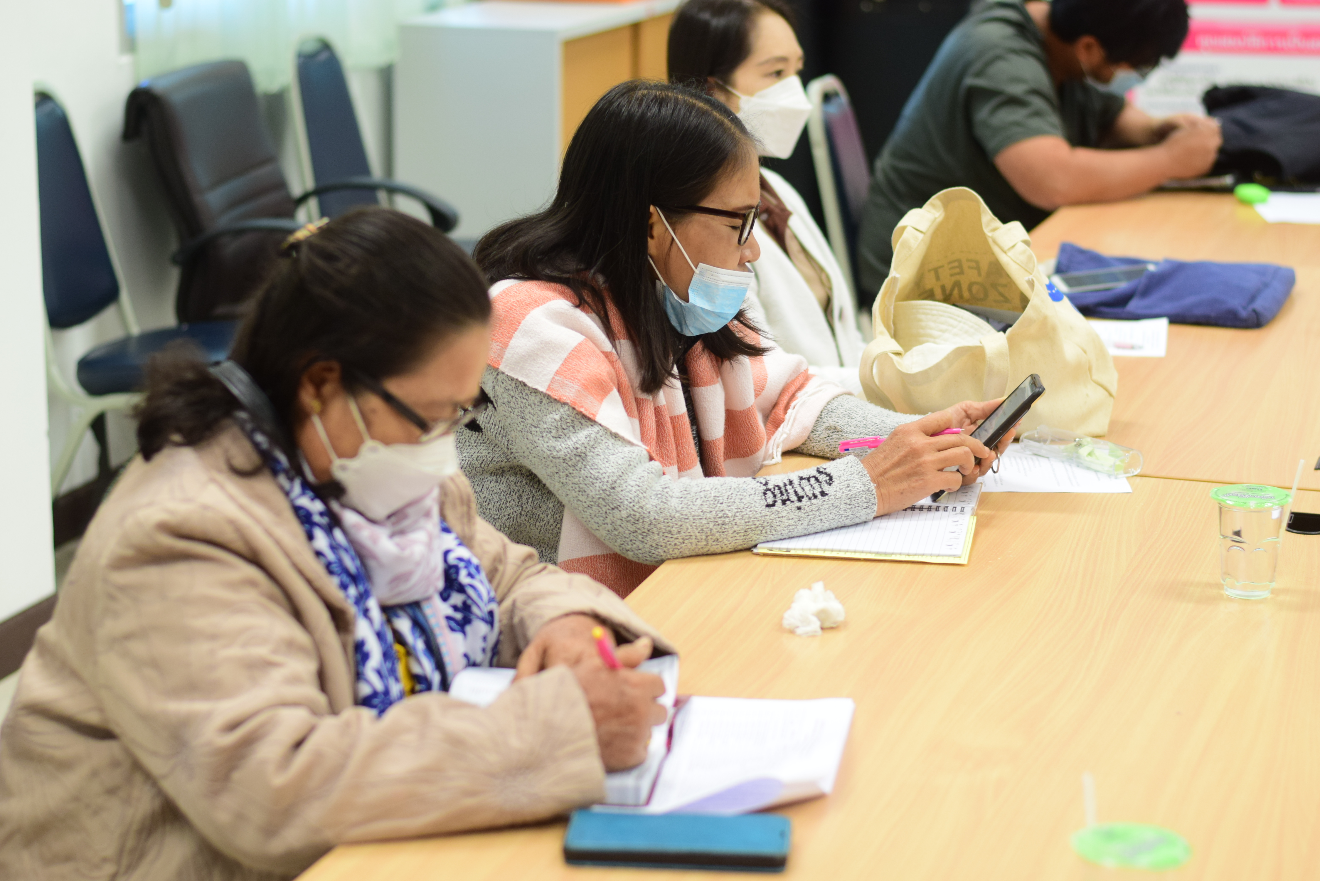 @ที่นี่เมืองน่าน@ พช.น่าน ประชุม ผู้ผลิต ผู้ประกอบการ OTOP จังหวัดน่าน เข้าร่วมแสดงและจำหน่ายผลิตภัณฑ์ OTOP งานโอทอปไทย สู้ภัยโควิด – 19