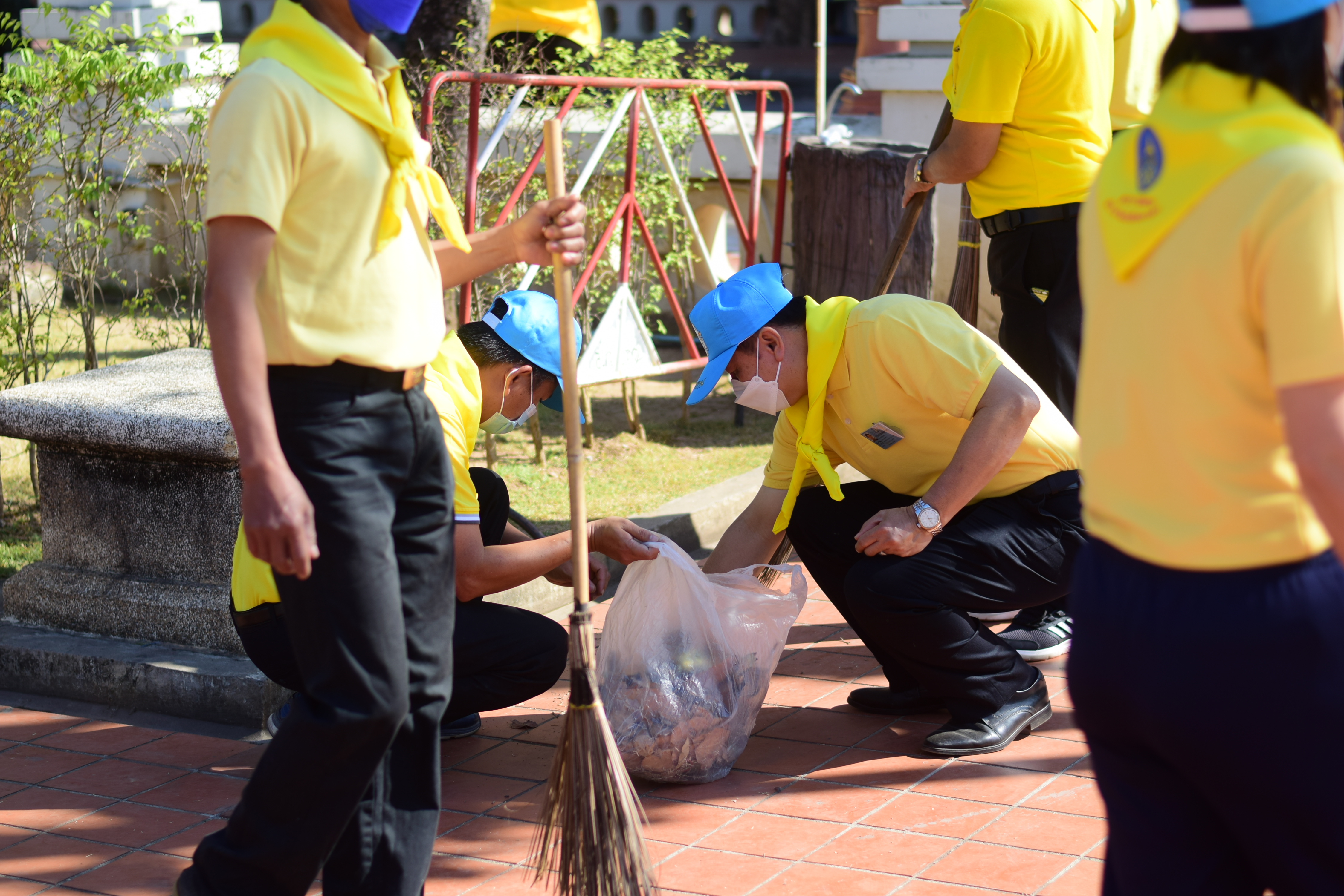 @ที่นี่เมืองน่าน@ พช.น่าน ร่วมกิจกรรมจิตอาสา “รู้รักสามัคคี รักษ์สิ่งแวดล้อม พัฒนาคุณภาพชีวิต” เนื่องในวันคล้ายวันพระบรมราชสมภพพระบาทสมเด็จพระบรมชนกาธิเบศร มหาภูมิพลอดุลยเดชมหาราช บรมนาถบพิตร