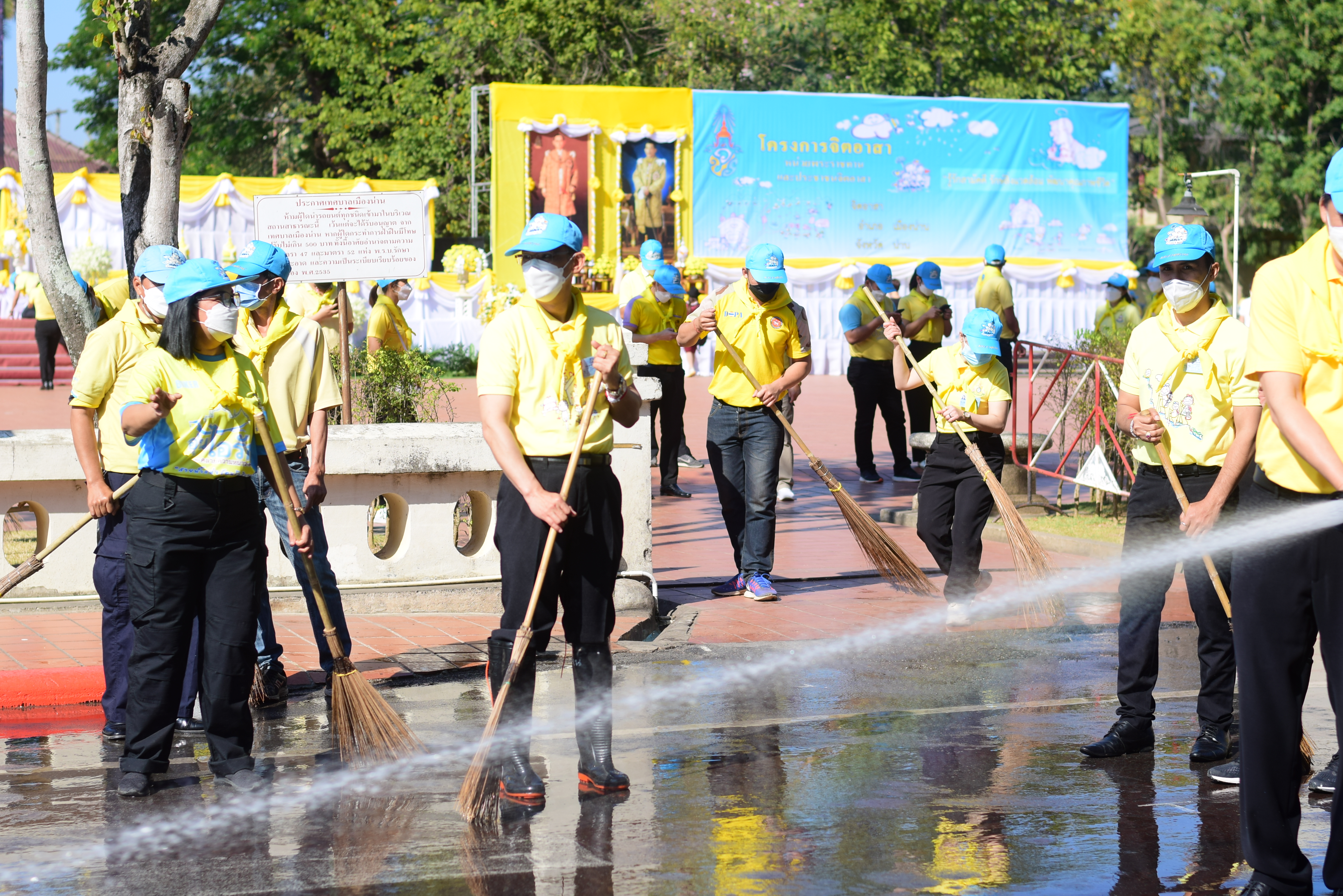 @ที่นี่เมืองน่าน@ พช.น่าน ร่วมกิจกรรมจิตอาสา “รู้รักสามัคคี รักษ์สิ่งแวดล้อม พัฒนาคุณภาพชีวิต” เนื่องในวันคล้ายวันพระบรมราชสมภพพระบาทสมเด็จพระบรมชนกาธิเบศร มหาภูมิพลอดุลยเดชมหาราช บรมนาถบพิตร