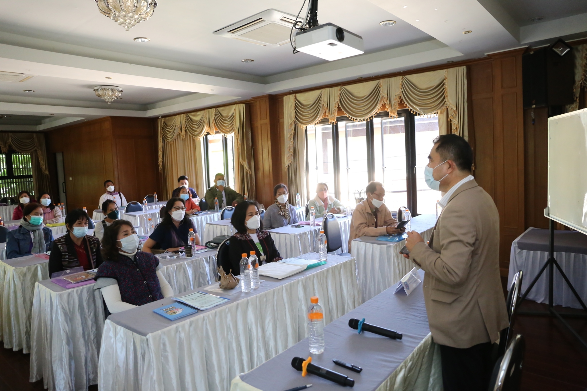 @ที่นี่เมืองน่าน@ พช.น่าน ประชุมเชิงปฏิบัติการพัฒนาศักยภาพเครือข่าย OTOP จังหวัดน่าน