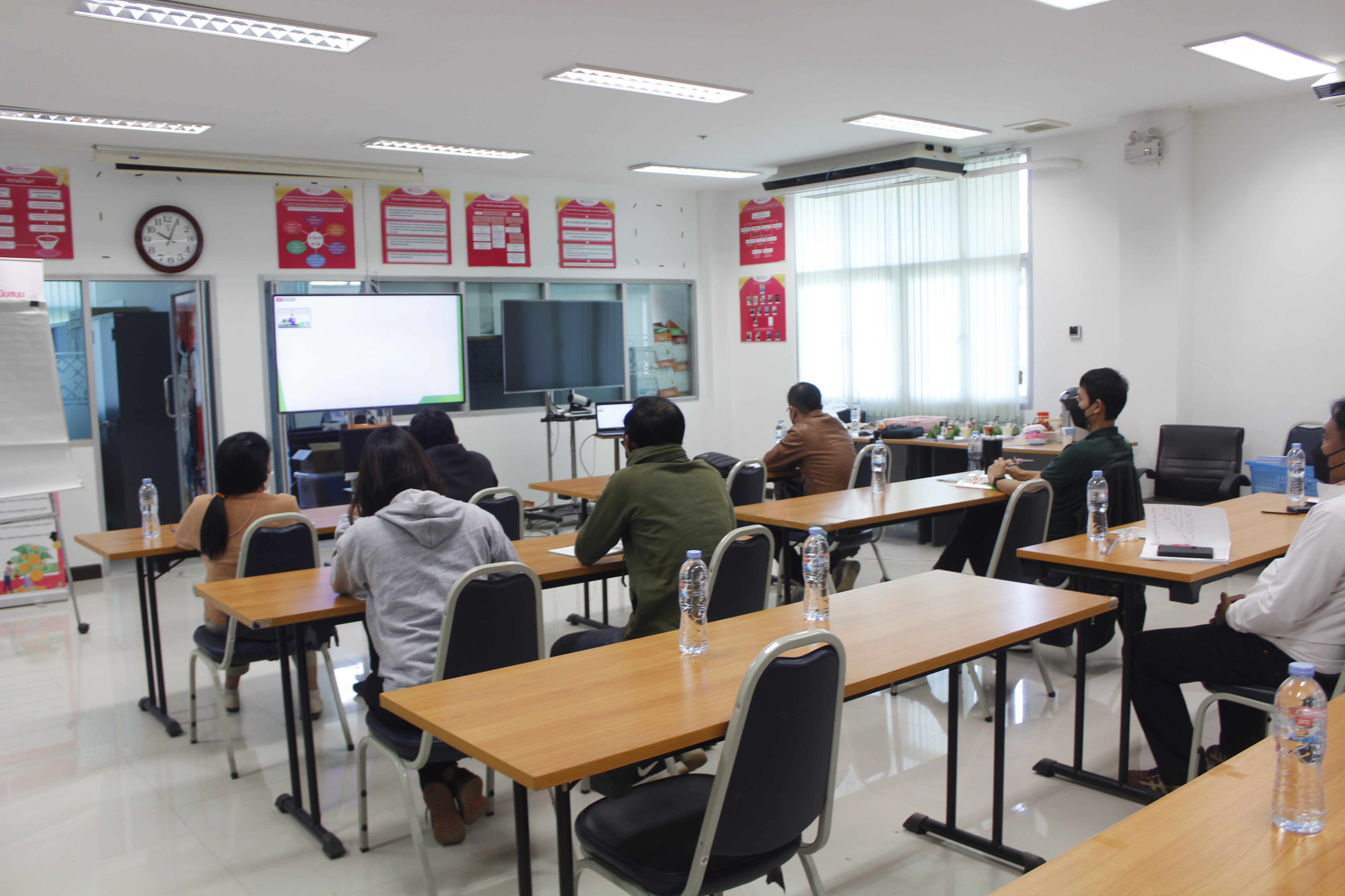 @ที่นี่เมืองน่าน@ พช.น่าน ร่วมอบรมโครงการพัฒนาหมู่บ้านเศรษฐกิจพอเพียง ประจำปีงบประมาณ พ.ศ. 2565 ผ่านระบบ Zoom Meeting วันที่ 2