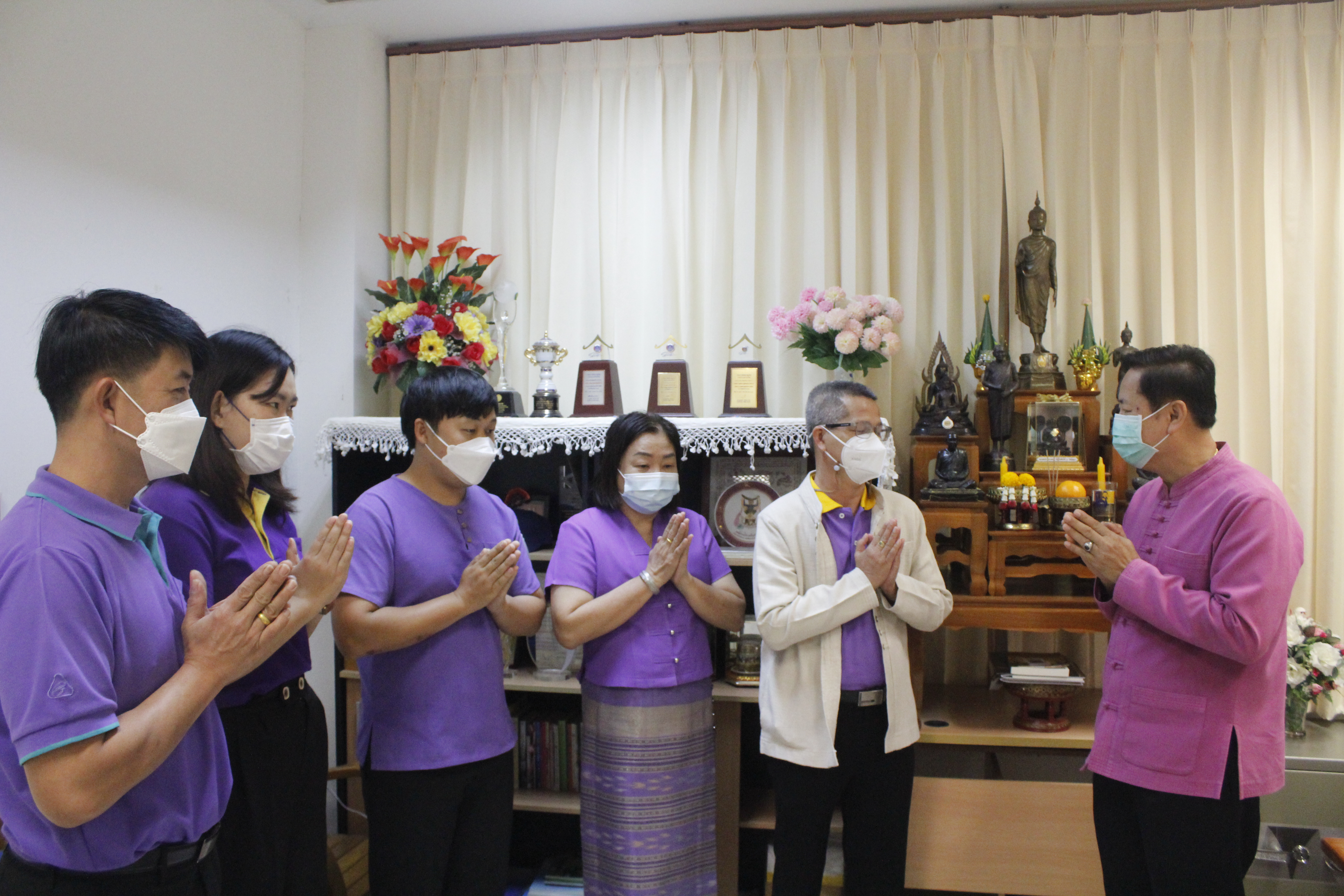 @ที่นี่เมืองน่าน@ พช.น่าน มอบกระเช้าของขวัญสินค้า OTOP อวยพรผู้บริหารจังหวัดน่าน เพื่อความเป็นสิริมงคล สร้างขวัญกำลังใจในการทำงาน เริ่มต้นปีใหม่ 2565