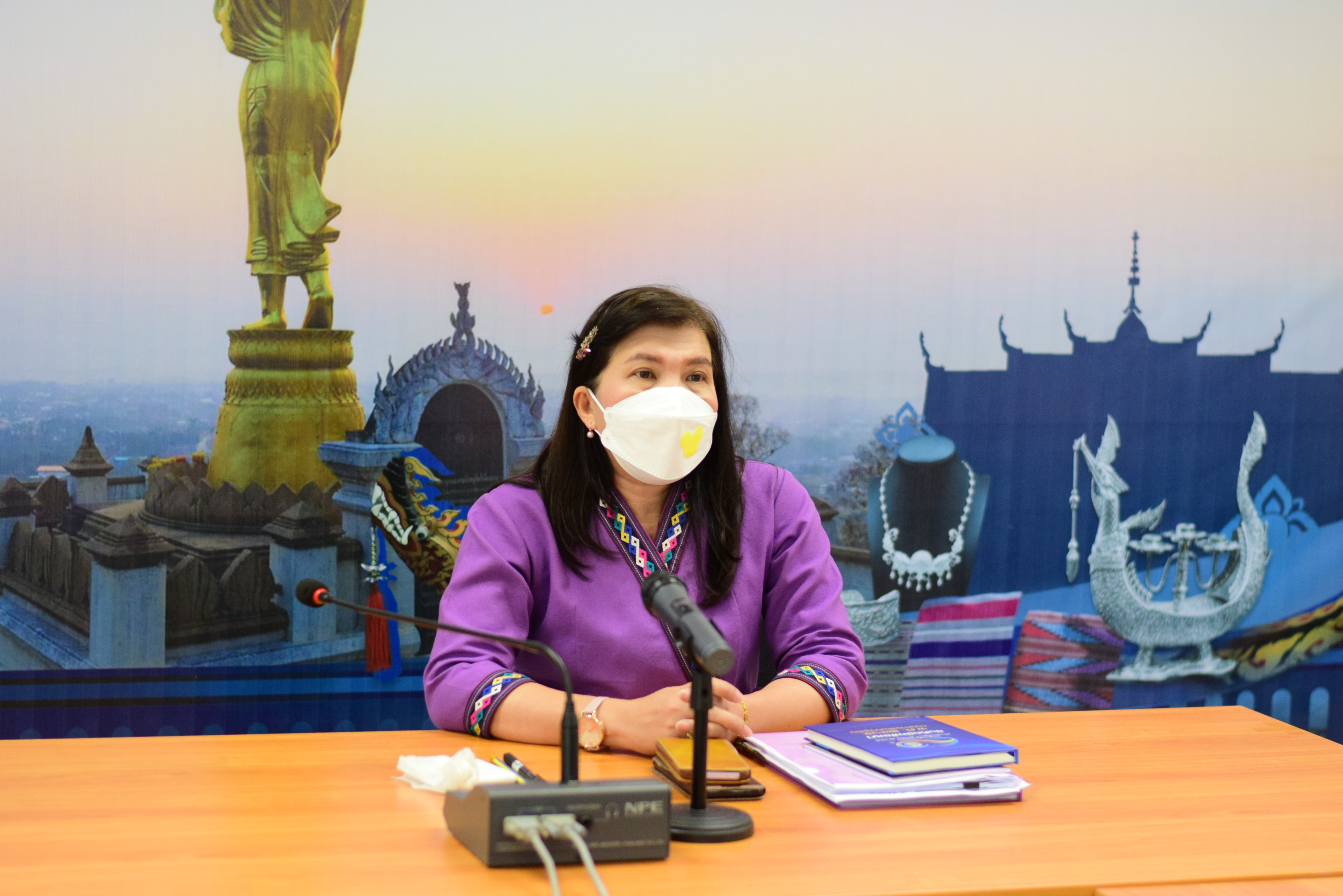 @ที่นี่เมืองน่าน@ พช.น่าน ร่วมรับฟังการประชุม Kick off KM challenge : การสร้างองค์กรแห่งการเรียนรู้และโครงการเสริมสร้างและพัฒนาผู้นำการเปลี่ยนแปลง ประจำปีงบประมาณ พ.ศ.2565 ผ่านระบบ Zoom Cloud Meeting และช่องทาง Facebook Live กรมการพัฒนาชุมชน Fanpage