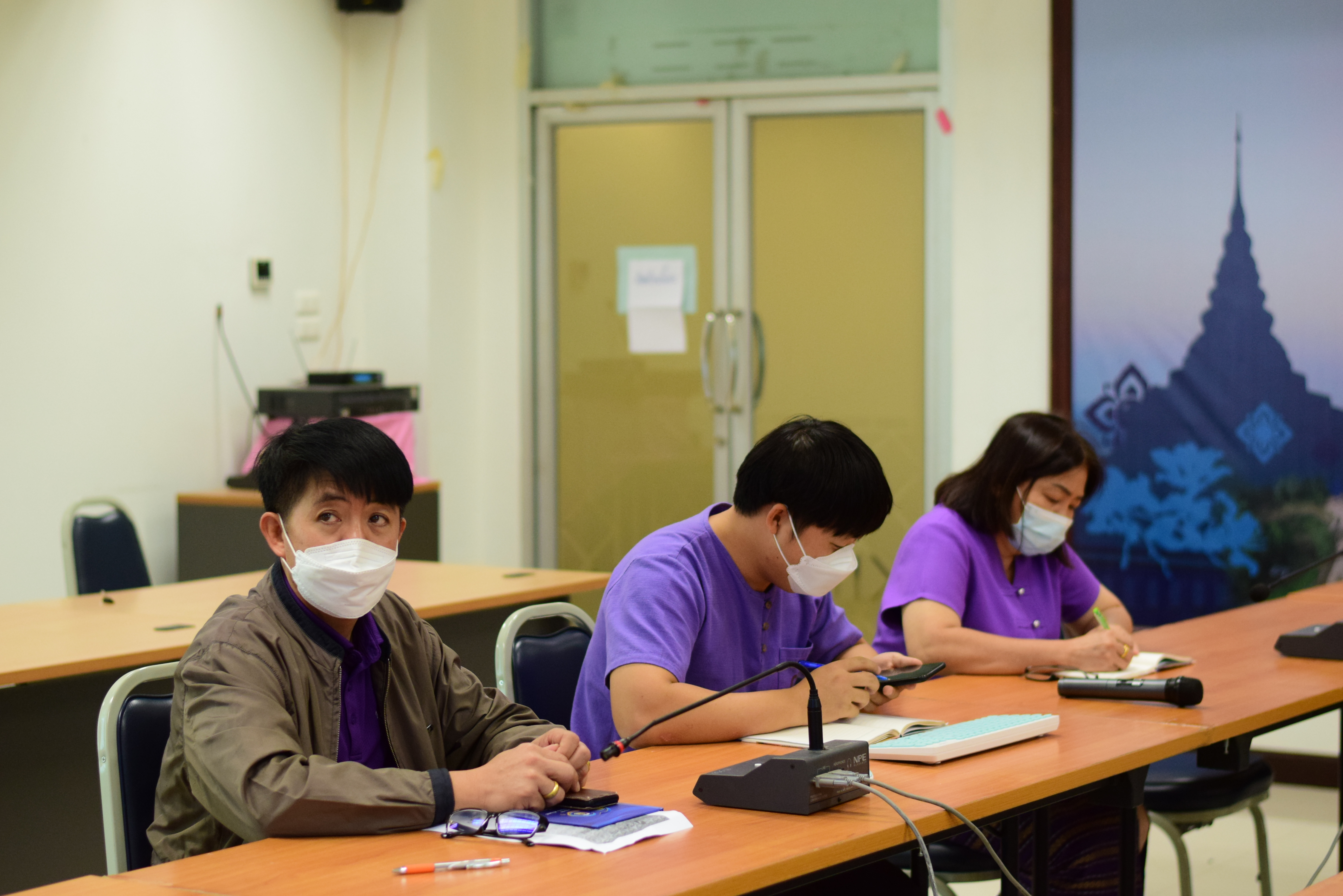 @ที่นี่เมืองน่าน@ พช.น่าน ร่วมรับฟังการประชุม Kick off KM challenge : การสร้างองค์กรแห่งการเรียนรู้และโครงการเสริมสร้างและพัฒนาผู้นำการเปลี่ยนแปลง ประจำปีงบประมาณ พ.ศ.2565 ผ่านระบบ Zoom Cloud Meeting และช่องทาง Facebook Live กรมการพัฒนาชุมชน Fanpage