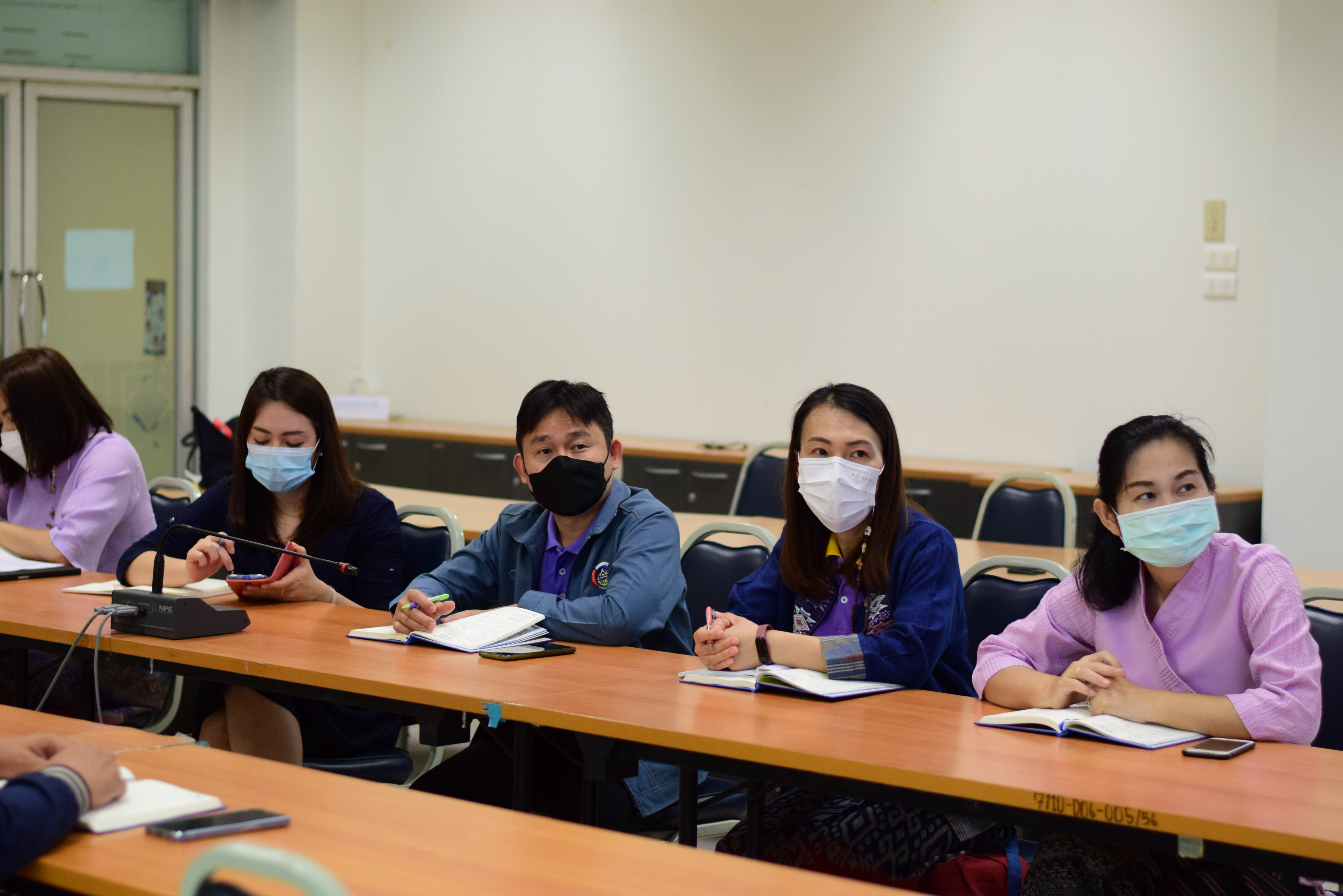 @ที่นี่เมืองน่าน@ พช.น่าน ร่วมรับฟังการประชุม Kick off KM challenge : การสร้างองค์กรแห่งการเรียนรู้และโครงการเสริมสร้างและพัฒนาผู้นำการเปลี่ยนแปลง ประจำปีงบประมาณ พ.ศ.2565 ผ่านระบบ Zoom Cloud Meeting และช่องทาง Facebook Live กรมการพัฒนาชุมชน Fanpage