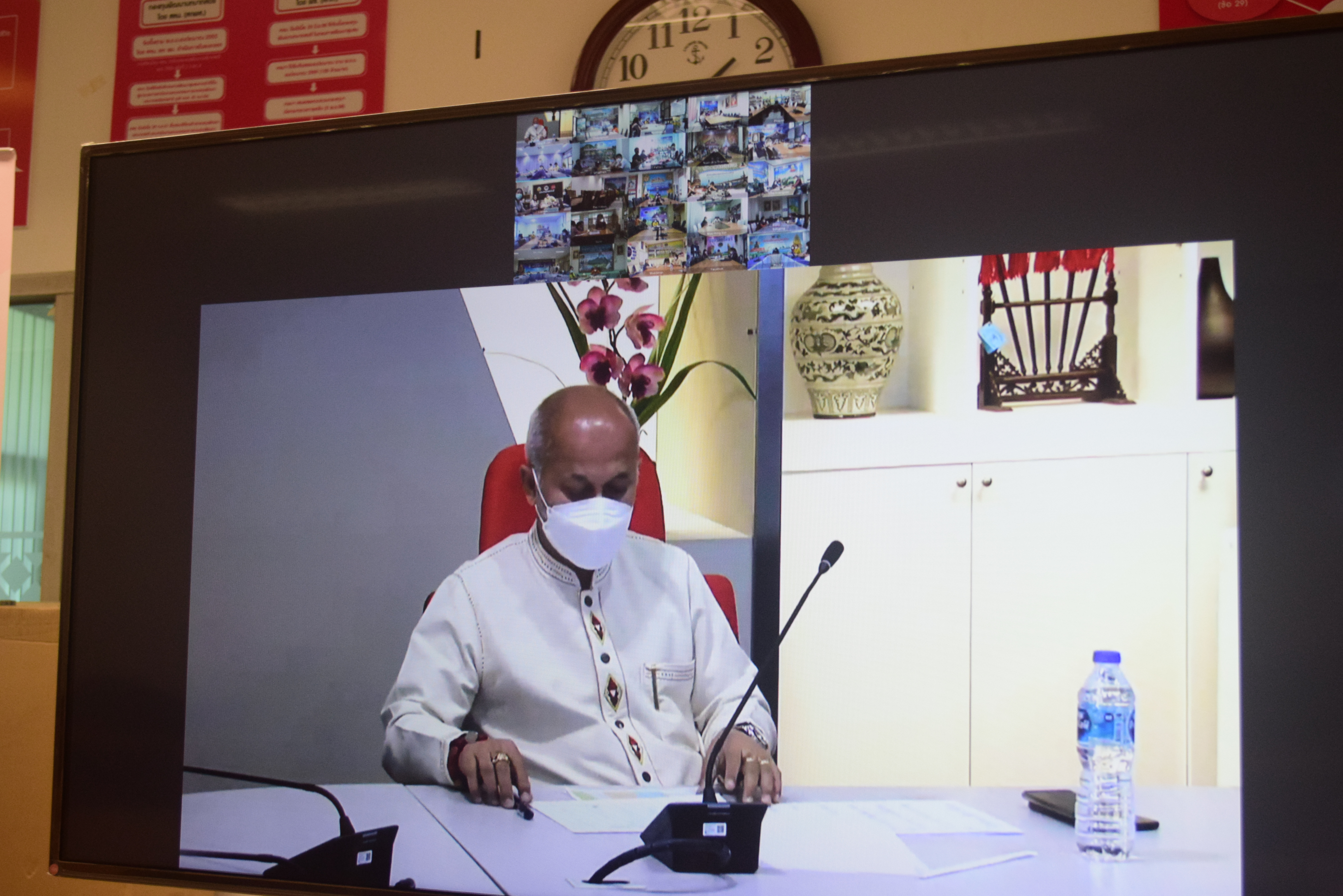 @ที่นี่เมืองน่าน@ พช.น่าน ร่วมประชุมติดตามผลการตรวจสอบข้อมูลครัวเรือนภายใต้การขับเคลื่อนการดำเนินงานขจัดความยากจนและพัฒนาคนทุกช่วงวัยอย่างยั่งยืนตามหลักปรัชญาเศรษฐกิจพอเพียง ผ่านระบบ Video Conference