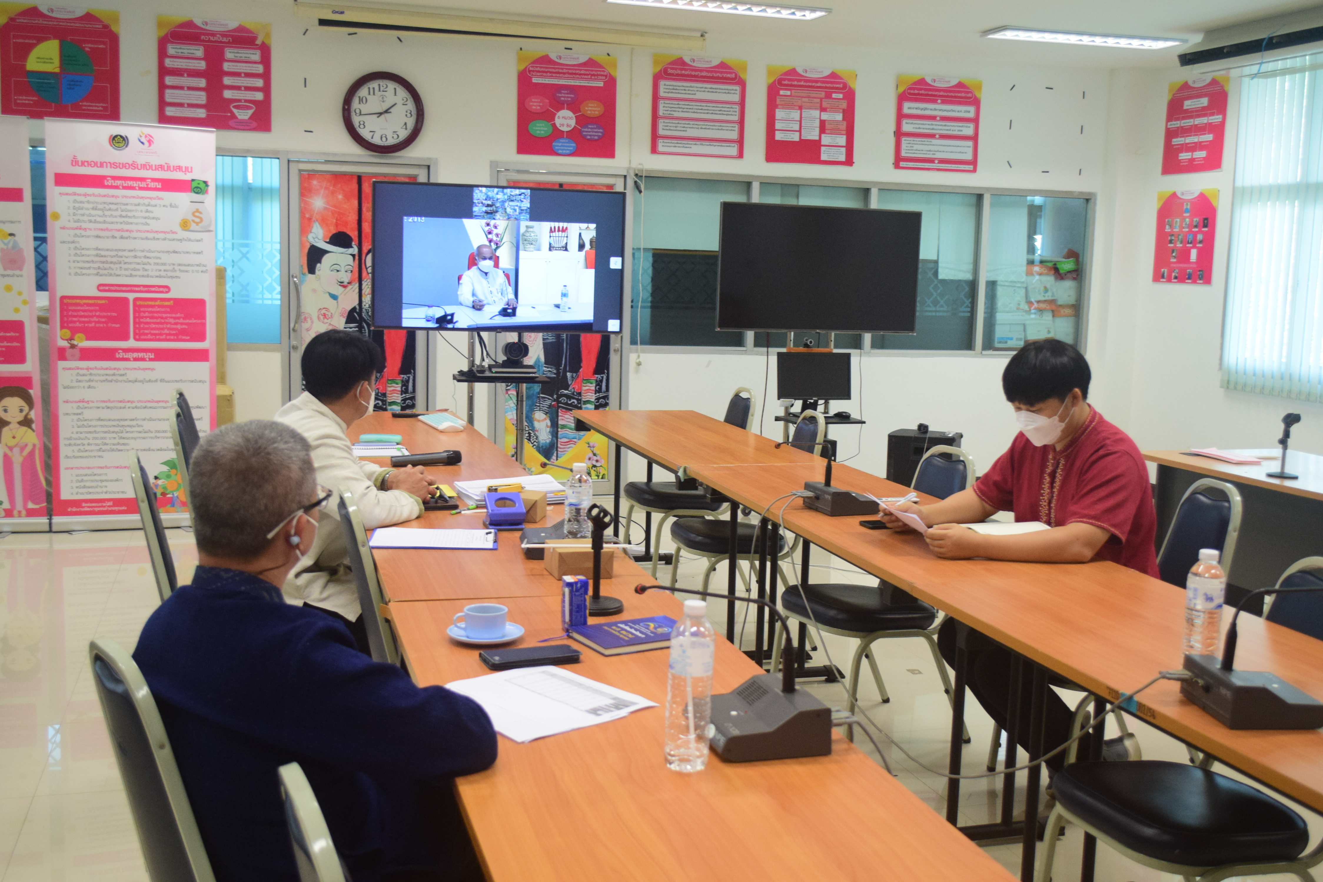 @ที่นี่เมืองน่าน@ พช.น่าน ร่วมประชุมติดตามผลการตรวจสอบข้อมูลครัวเรือนภายใต้การขับเคลื่อนการดำเนินงานขจัดความยากจนและพัฒนาคนทุกช่วงวัยอย่างยั่งยืนตามหลักปรัชญาเศรษฐกิจพอเพียง ผ่านระบบ Video Conference