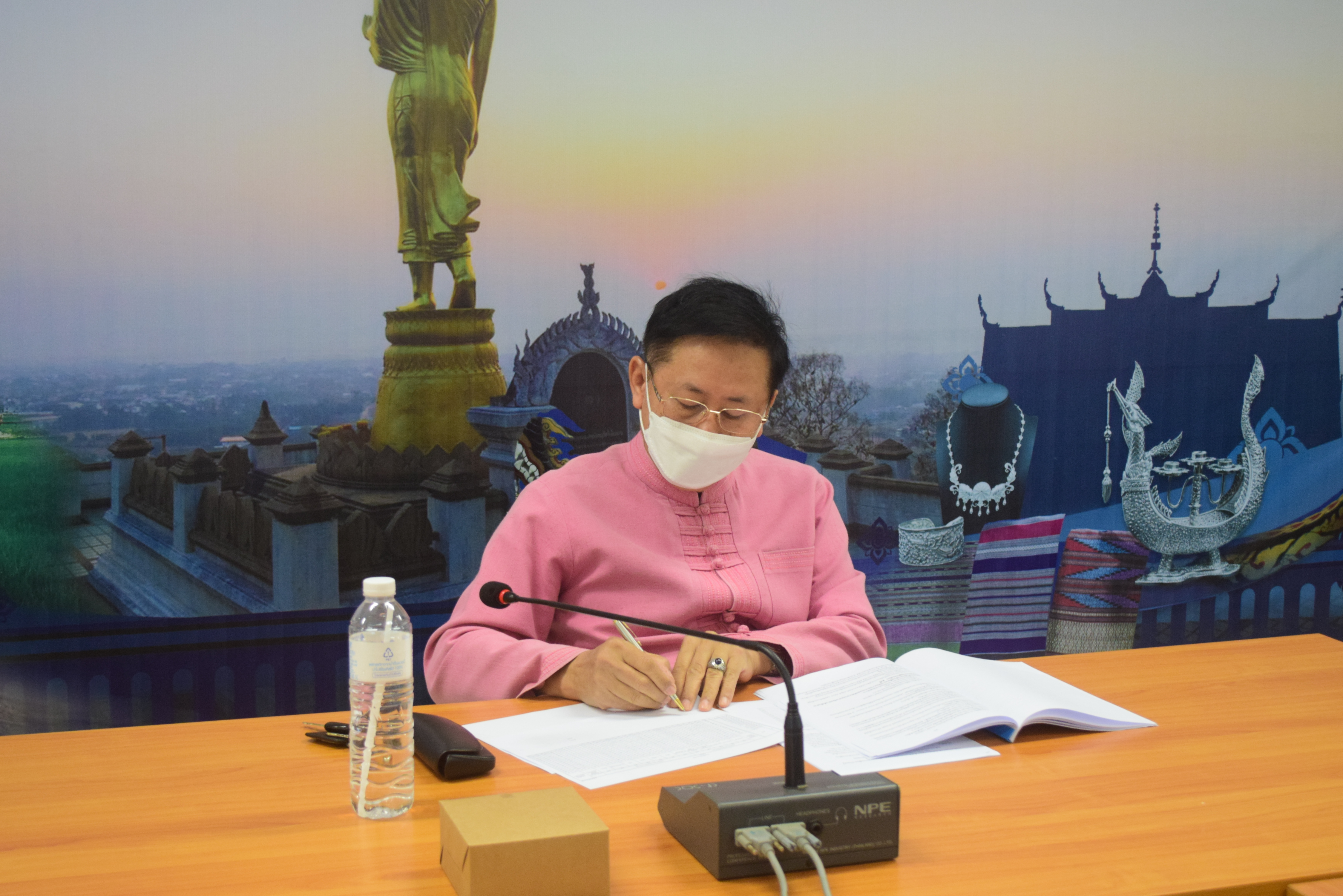 @ที่นี่เมืองน่าน@ พช.น่าน ร่วมประชุมติดตามผลการตรวจสอบข้อมูลครัวเรือนภายใต้การขับเคลื่อนการดำเนินงานขจัดความยากจนและพัฒนาคนทุกช่วงวัยอย่างยั่งยืนตามหลักปรัชญาเศรษฐกิจพอเพียง ผ่านระบบ Video Conference