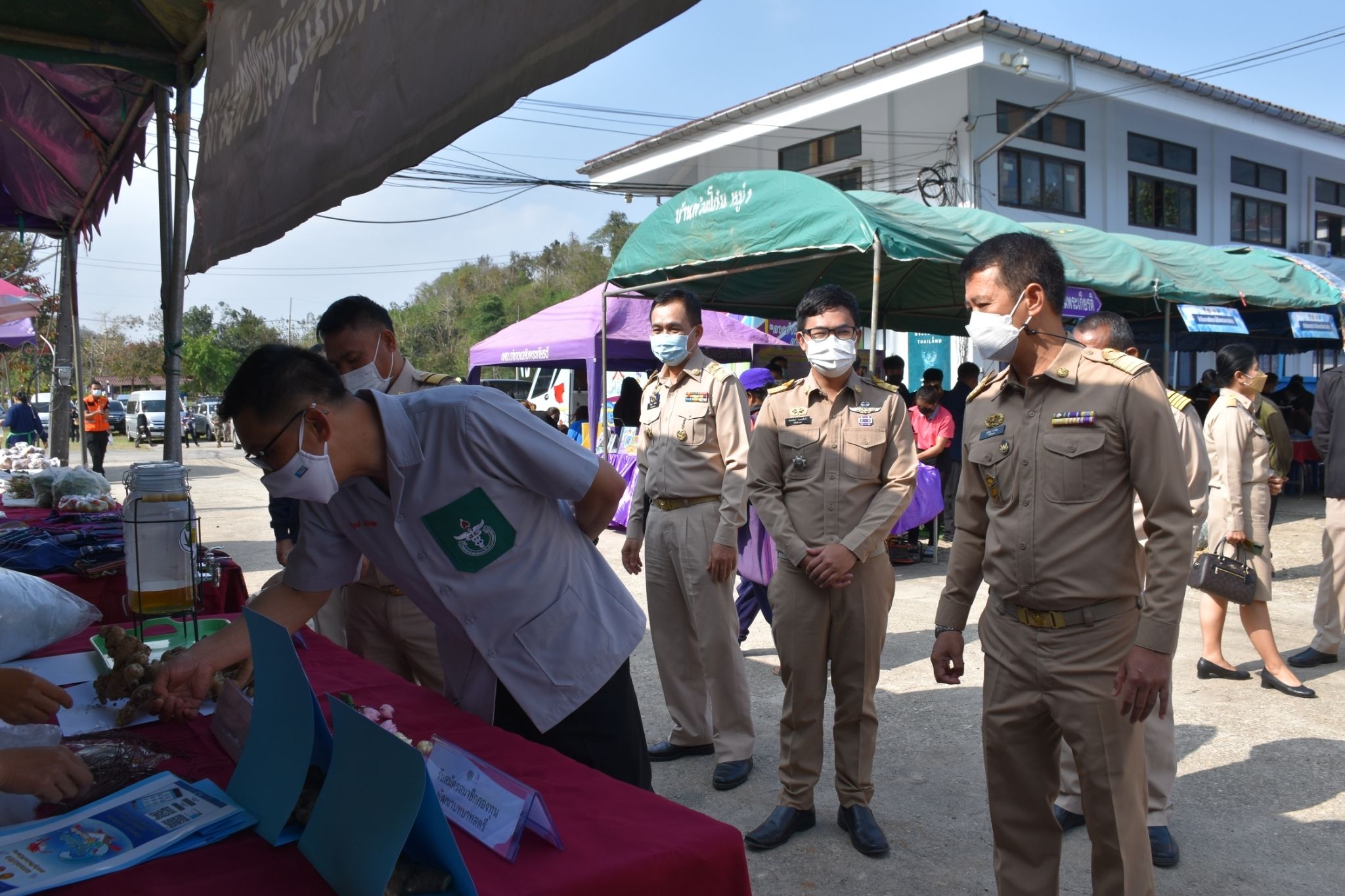 @ที่นี่เมืองน่าน@ พช.น่าน ร่วมจัดกิจกรรม “หน่วยบำบัดทุกข์ บำรุงสุข สร้างรอยยิ้มให้ประชาชน” ประจำปีงบประมาณ พ.ศ. 2565