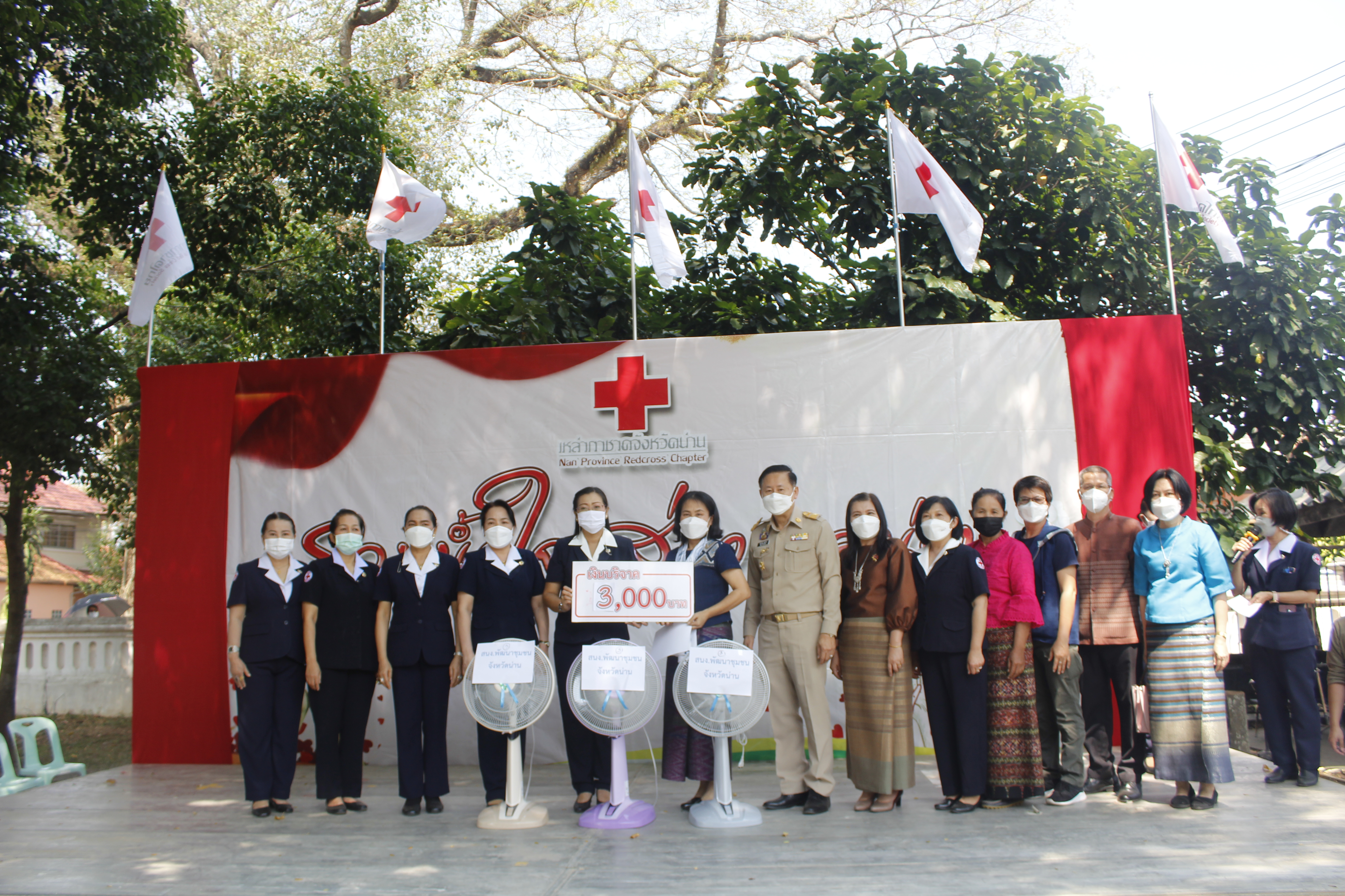 @ที่นี่เมืองน่าน@ พช.น่าน ร่วมมอบของรางวัลสนับสนุนเหล่ากาชาดจังหวัดน่าน ในการจัดงานประจำปีของดีเมืองน่านประจำปี 2565