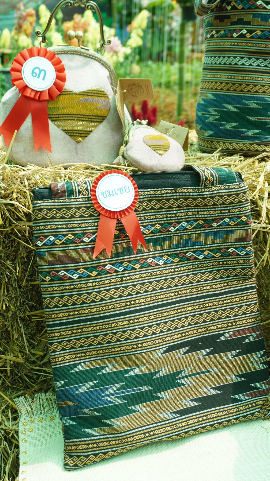 @ที่นี่เมืองน่าน@ จังหวัดน่าน มอบหมายให้สำนักงานพัฒนาชุมชนจังหวัดน่าน ดำเนินการประกวดออกแบบผลิตภัณฑ์ผ้าทอเมืองน่าน ผลิตภัณฑ์ของใช้ ของที่ระลึก ในงานประจำปีและของดีเมืองน่าน ประจำปี 2565 