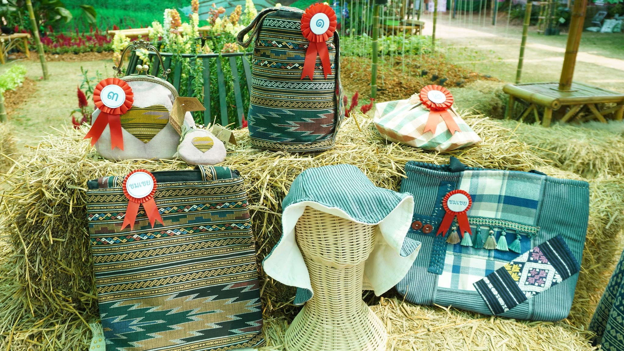 @ที่นี่เมืองน่าน@ จังหวัดน่าน มอบหมายให้สำนักงานพัฒนาชุมชนจังหวัดน่าน ดำเนินการประกวดออกแบบผลิตภัณฑ์ผ้าทอเมืองน่าน ผลิตภัณฑ์ของใช้ ของที่ระลึก ในงานประจำปีและของดีเมืองน่าน ประจำปี 2565 