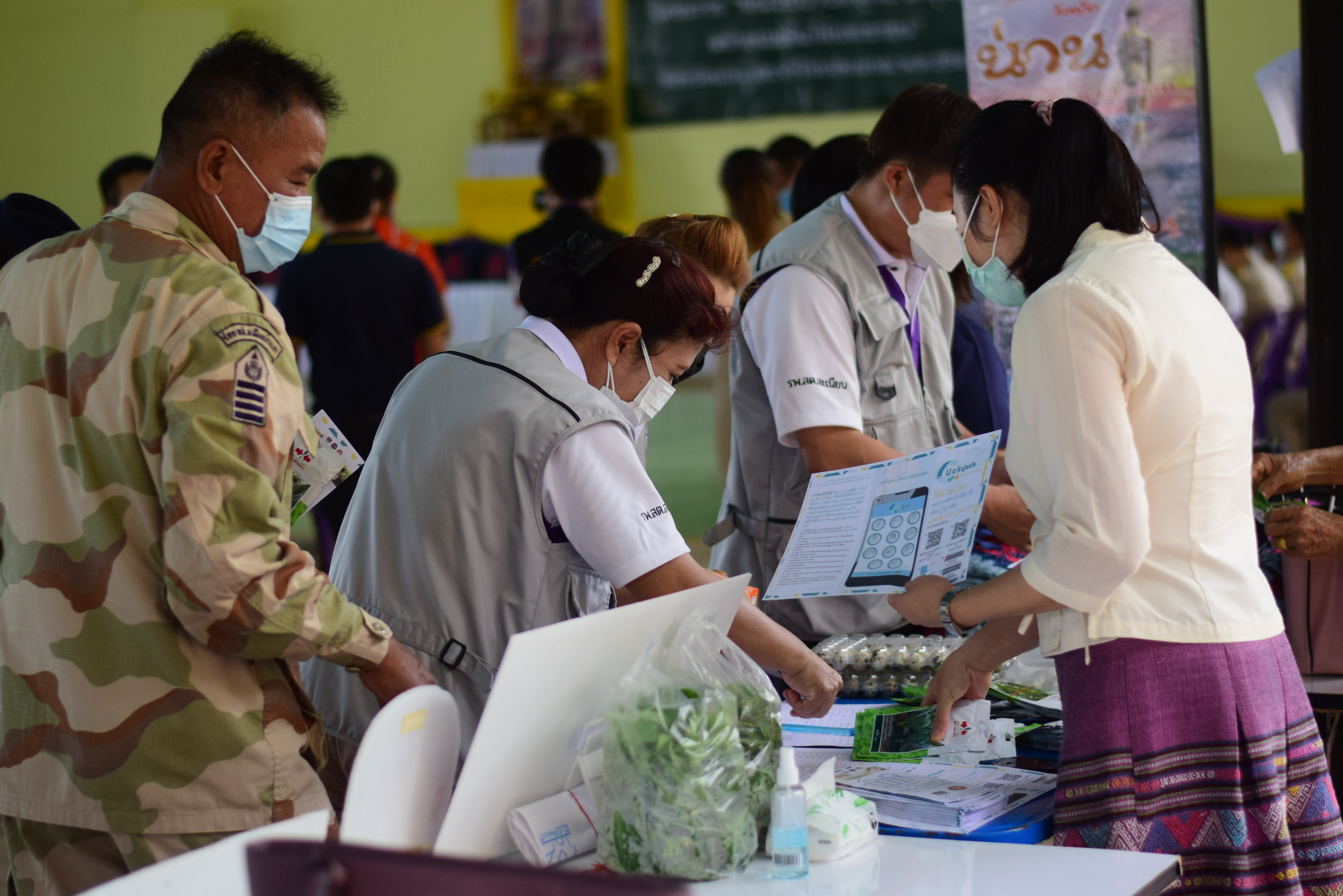 @ที่นี่เมืองน่าน@ พช.น่าน ขับเคลื่อน Big Data กรมการพัฒนาชุมชน ประชาสัมพันธ์การใช้บริการแพลตฟอร์มบริการดิจิทัล “Click ชุมชน” ในกิจกรรมหน่วยบำบัดทุกข์ บำรุงสุข สร้างรอยยิ้มให้ประชาชน จังหวัดน่าน ประจำปีงบประมาณ พ.ศ.2565