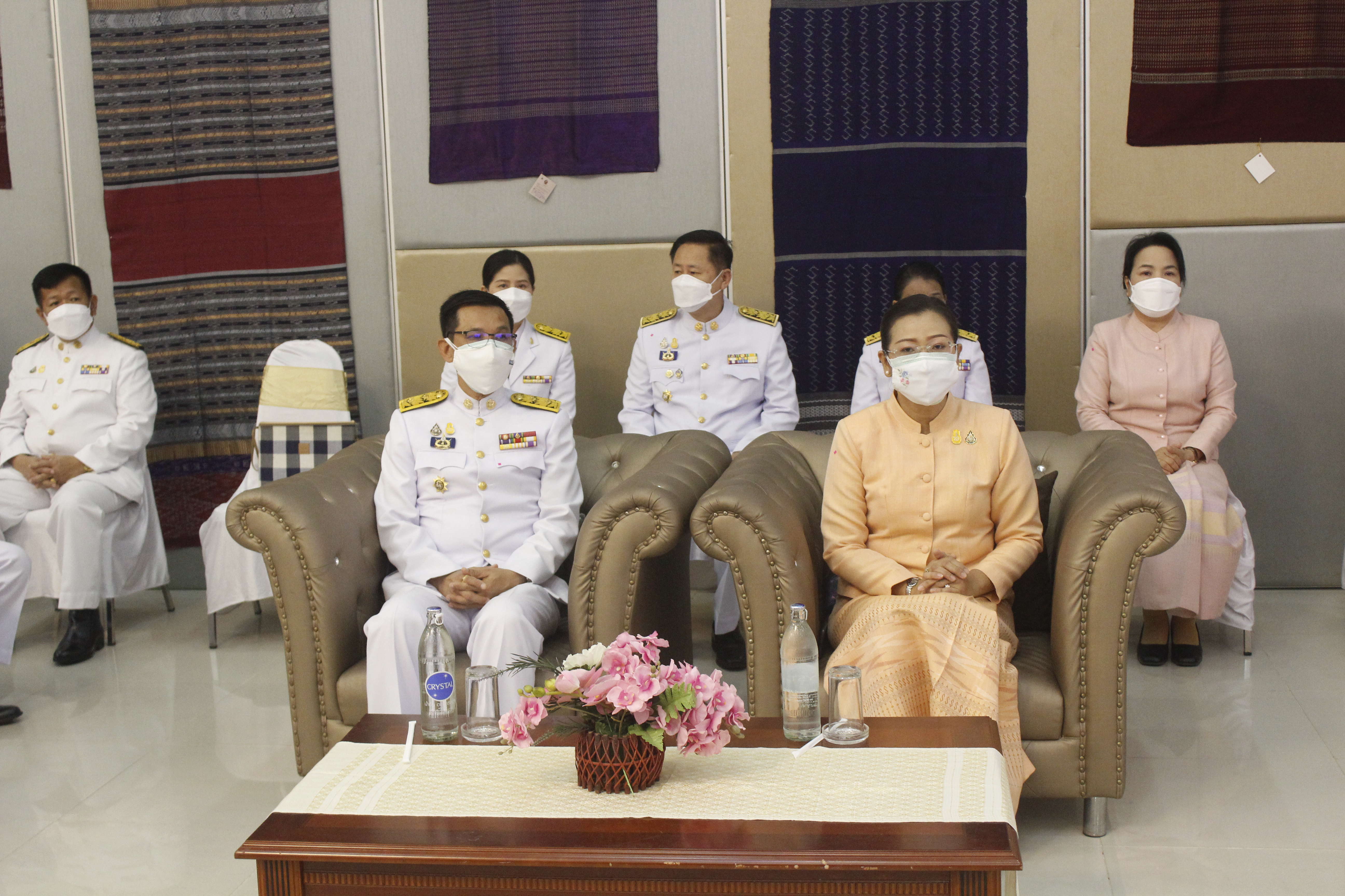   @ที่นี่เมืองน่าน@ จังหวัดน่านจัดพิธีมอบลายผ้าพระราชทาน “ผ้าขิดลายนารีรัตนราชกัญญา”