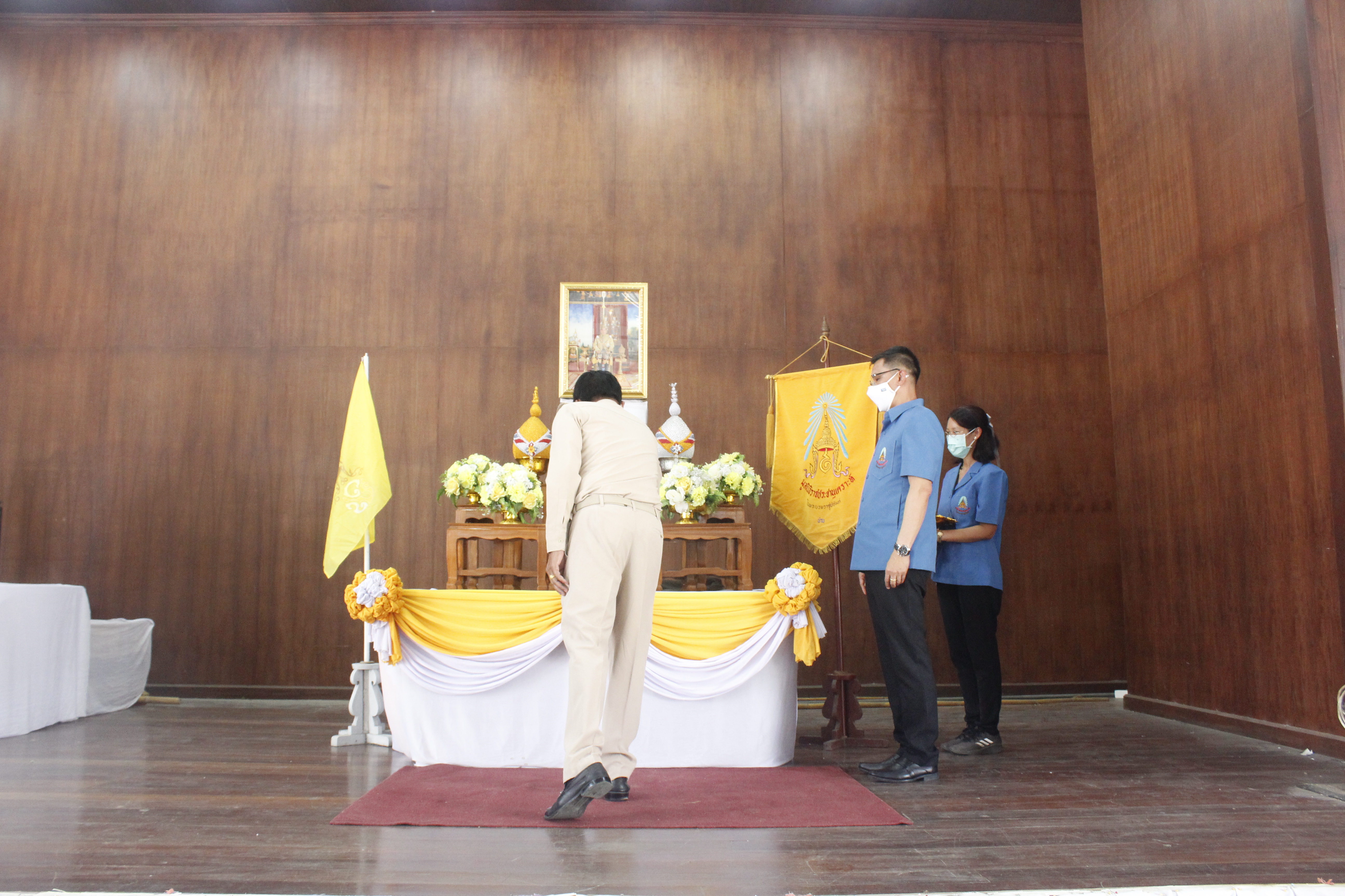 @ที่นี่เมืองน่าน@ พช.น่าน ร่วมพิธีมอบเงินสำรองจ่ายมูลนิธิราชประชานุเคราะห์ ในพระบรมราชูปถัมภ์ แก่ผู้ประสบอัคคีภัยในพื้นที่อำเภอท่าวังผา