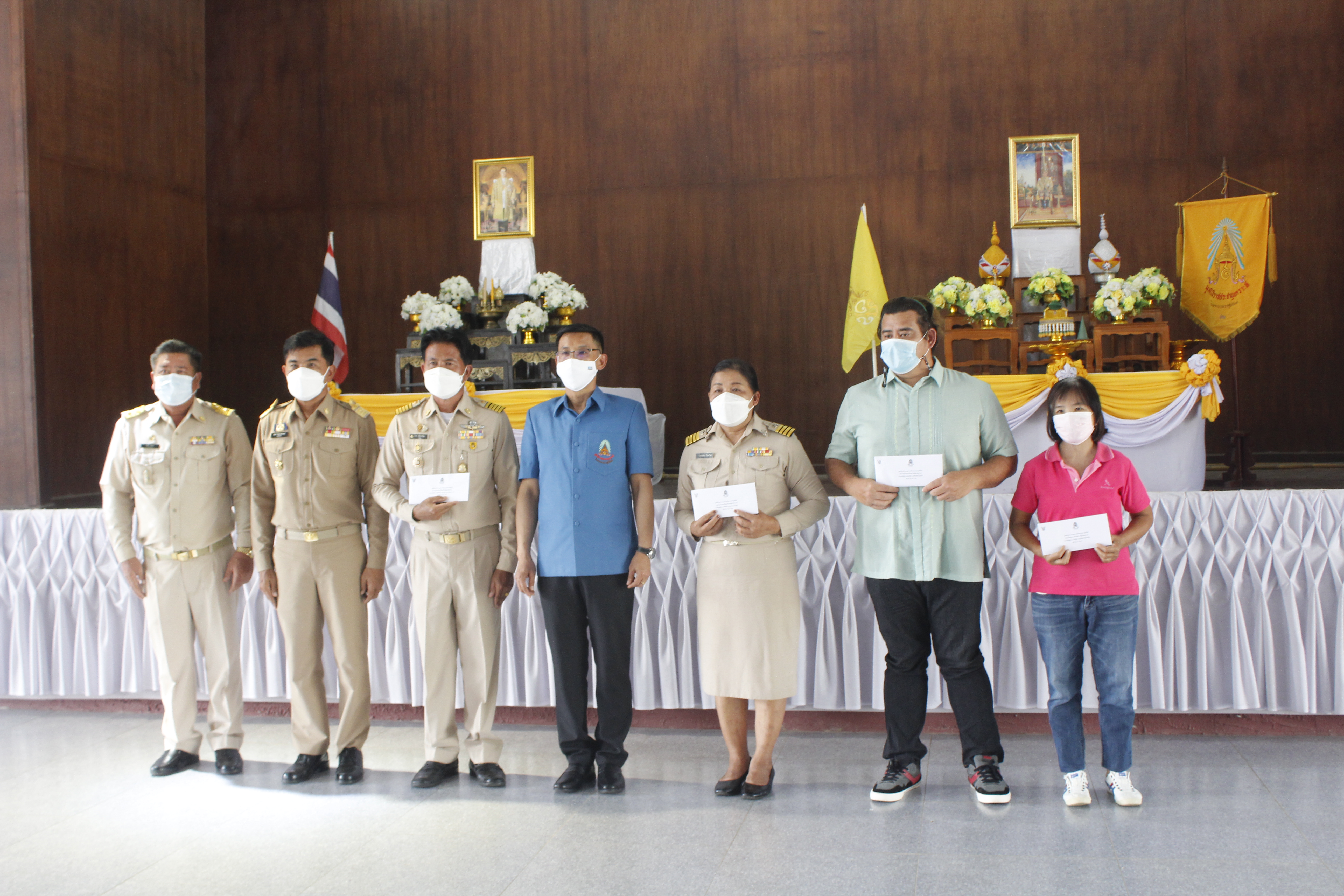 @ที่นี่เมืองน่าน@ พช.น่าน ร่วมพิธีมอบเงินสำรองจ่ายมูลนิธิราชประชานุเคราะห์ ในพระบรมราชูปถัมภ์ แก่ผู้ประสบอัคคีภัยในพื้นที่อำเภอท่าวังผา