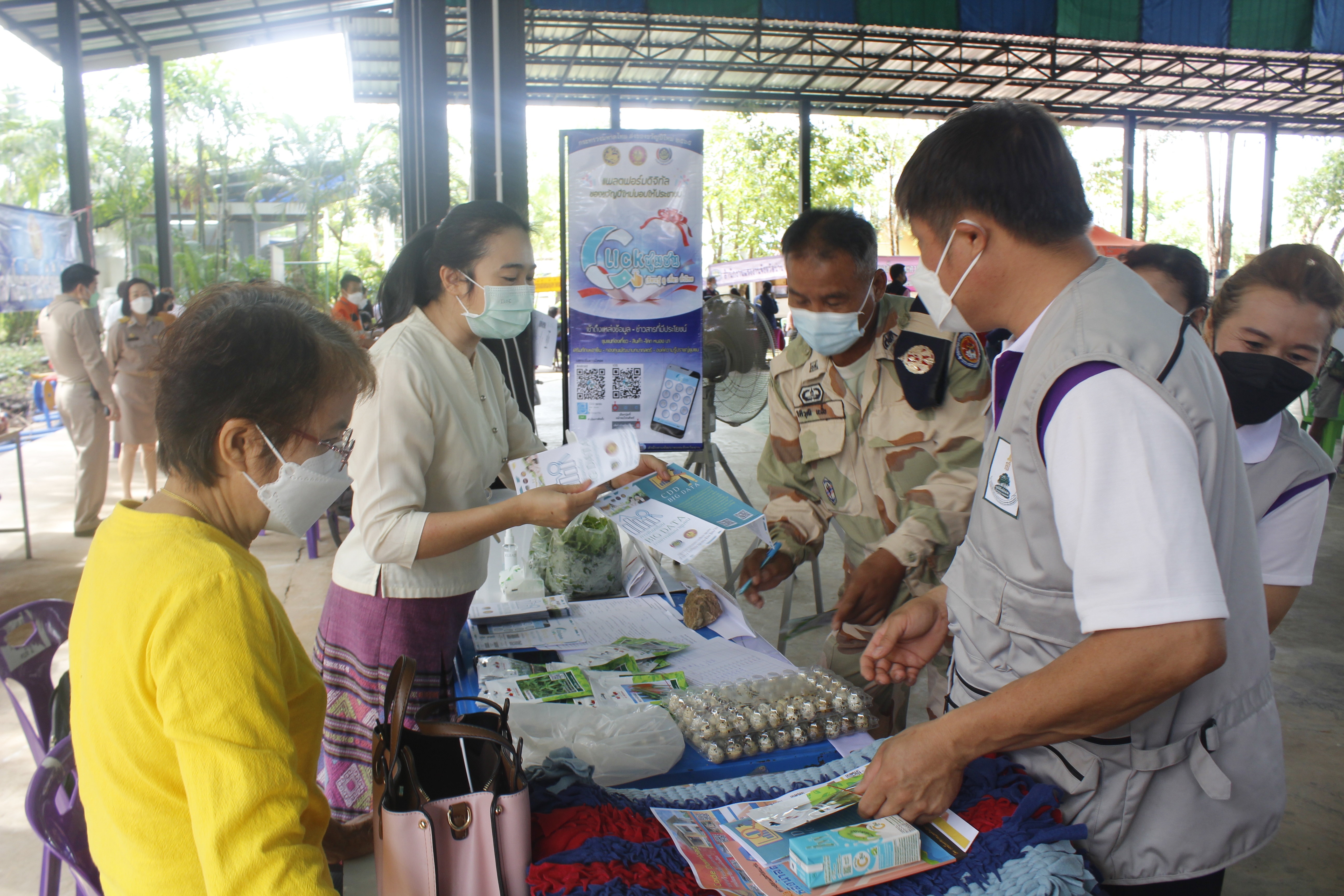 @ที่นี่เมืองน่าน@ พช.น่าน ขับเคลื่อน Big Data กรมการพัฒนาชุมชน ประชาสัมพันธ์การใช้บริการแพลตฟอร์มบริการดิจิทัล “Click ชุมชน” ในกิจกรรมหน่วยบำบัดทุกข์ บำรุงสุข สร้างรอยยิ้มให้ประชาชน จังหวัดน่าน ประจำปีงบประมาณ พ.ศ.2565