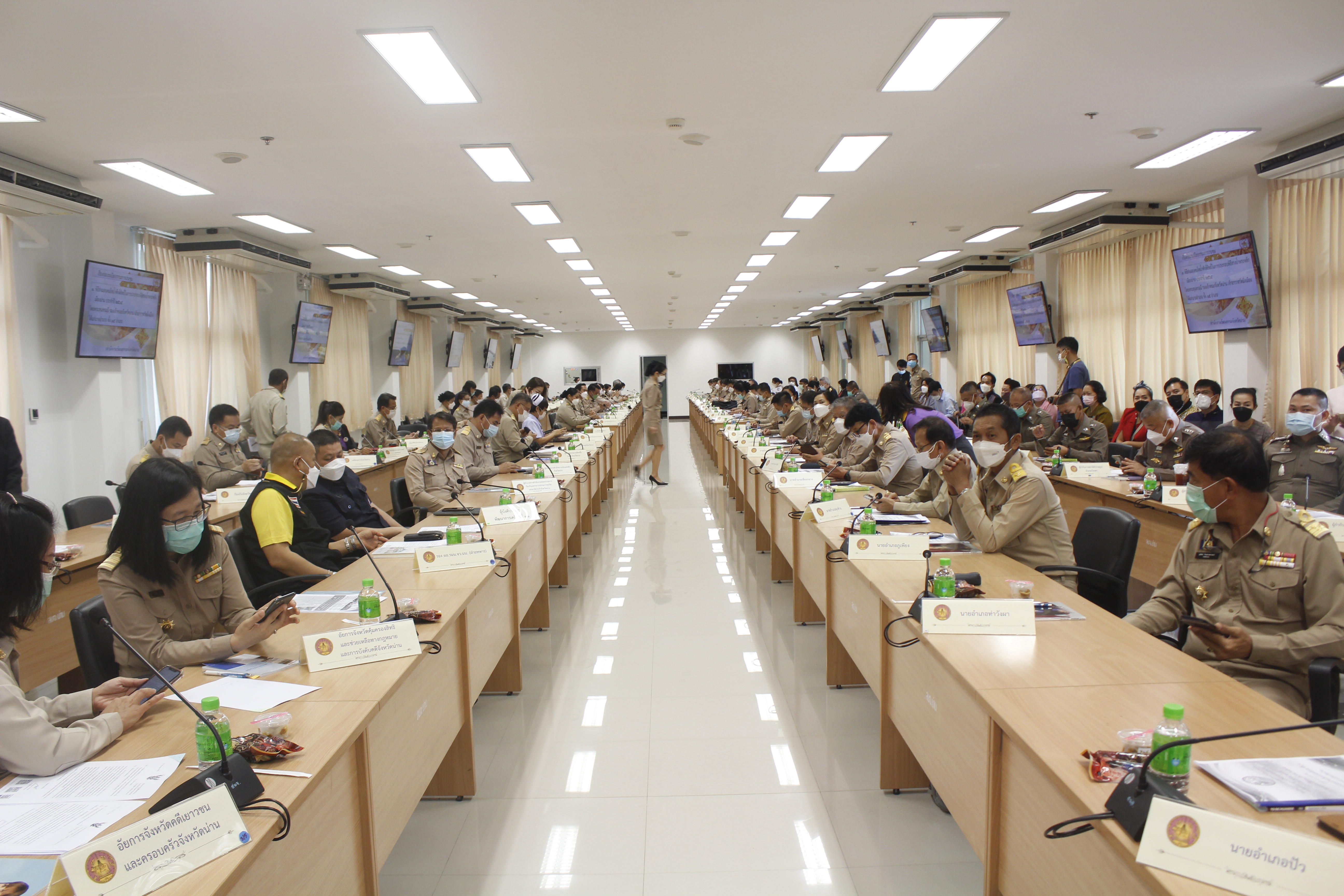 @ที่นี่เมืองน่าน@ พช.น่าน ร่วมประชุมหัวหน้าส่วนราชการจังหวัดน่าน และมอบรางวัลการประกวดออกแบบผลิตภัณฑ์ผ้าทอจังหวัดน่าน “ชุดสำเร็จรูป”  ผลิตภัณฑ์ผ้าทอจังหวัดน่าน  “ของใช้ ของที่ระลึก” และการประกวดผ้าลายพระราชทาน “ผ้าลายขอเจ้าฟ้าสิริวัณณวรีฯ” จังหวัดน่าน