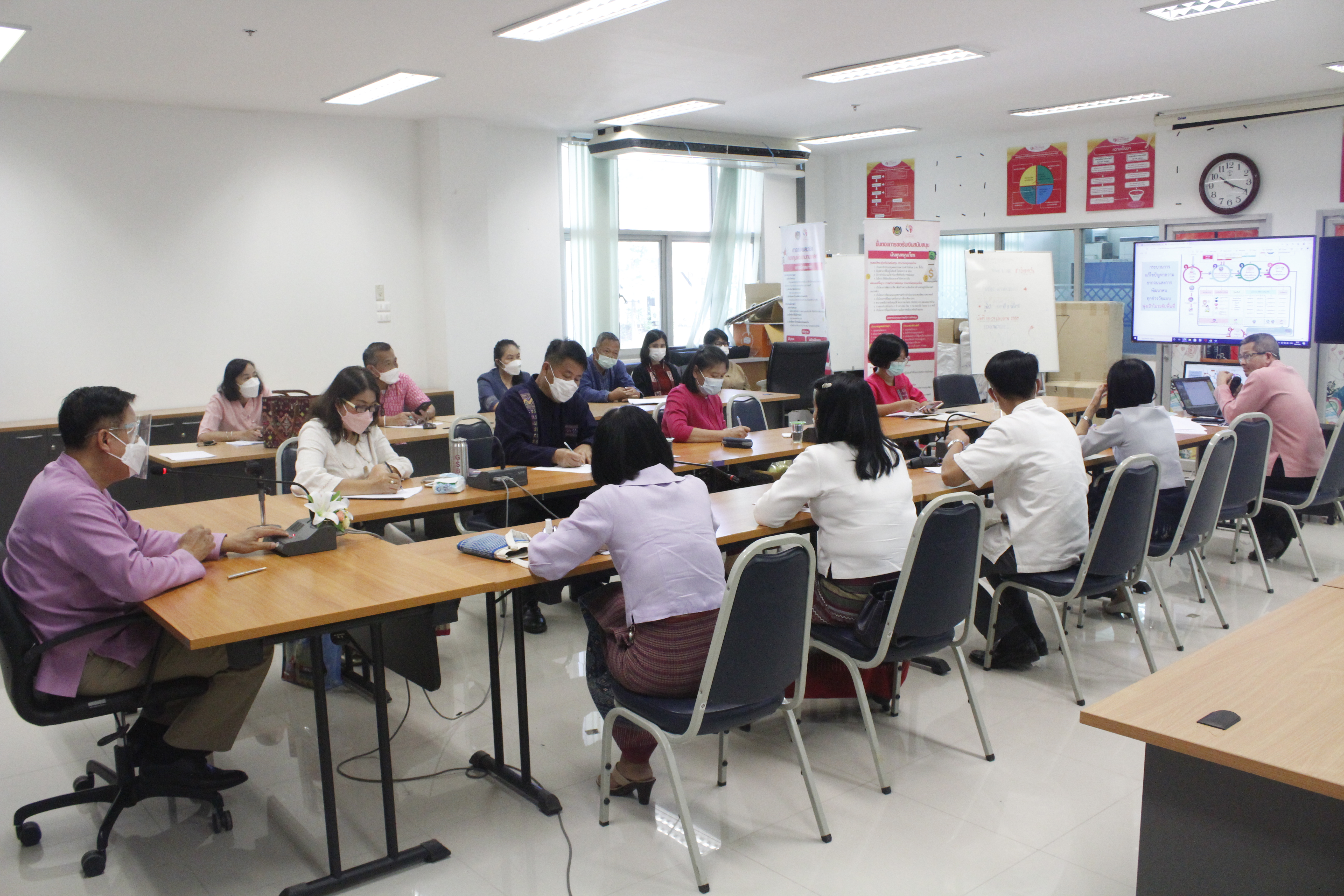 @ที่นี่เมืองน่าน@ พช.น่าน ประชุมขับเคลื่อนขจัดความยากจนและพัฒนาคนทุกช่วงวัยอย่างยั่งยืนตามหลักปรัชญาของเศรษฐกิจพอเพียง จังหวัดน่าน