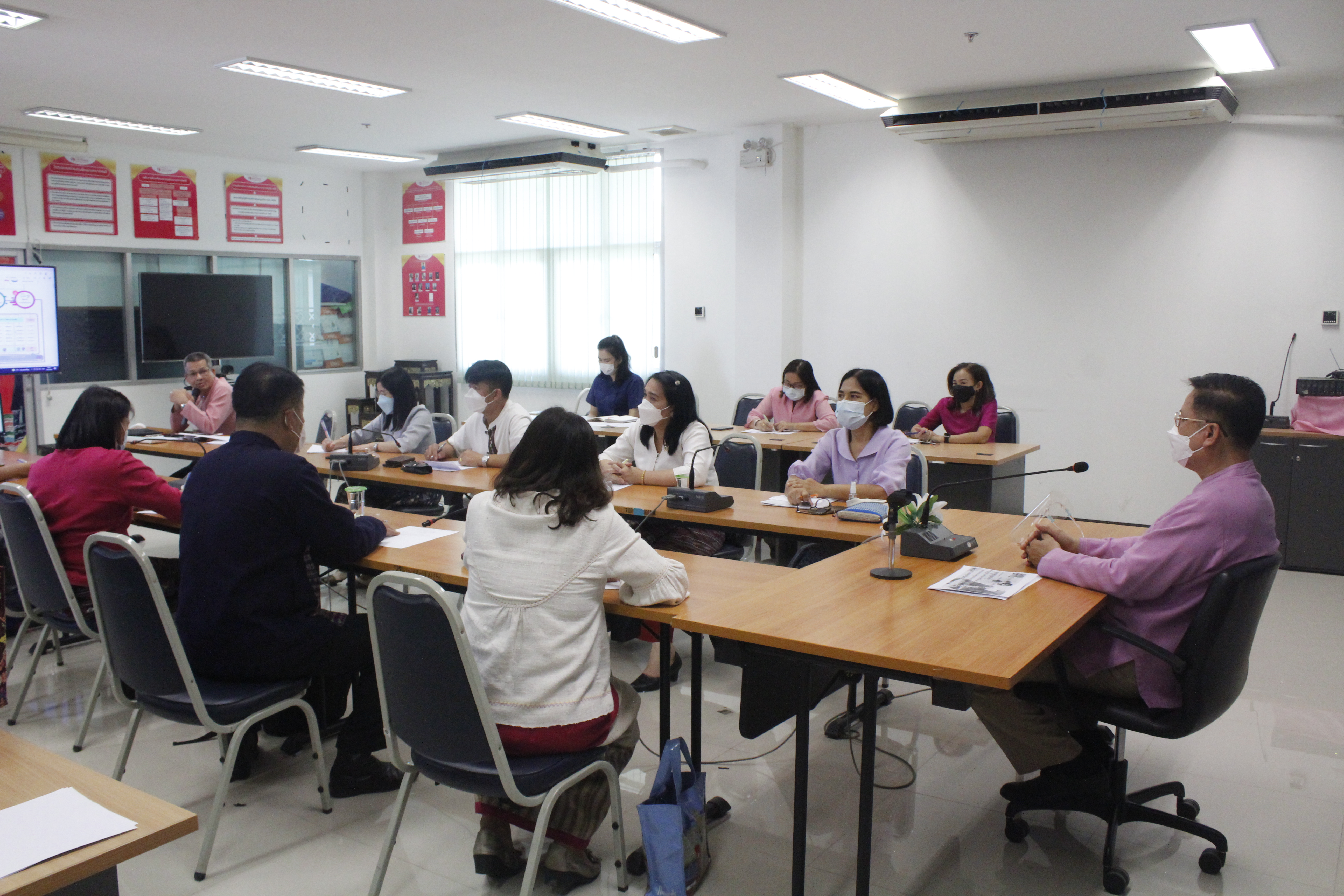 @ที่นี่เมืองน่าน@ พช.น่าน ประชุมขับเคลื่อนขจัดความยากจนและพัฒนาคนทุกช่วงวัยอย่างยั่งยืนตามหลักปรัชญาของเศรษฐกิจพอเพียง จังหวัดน่าน