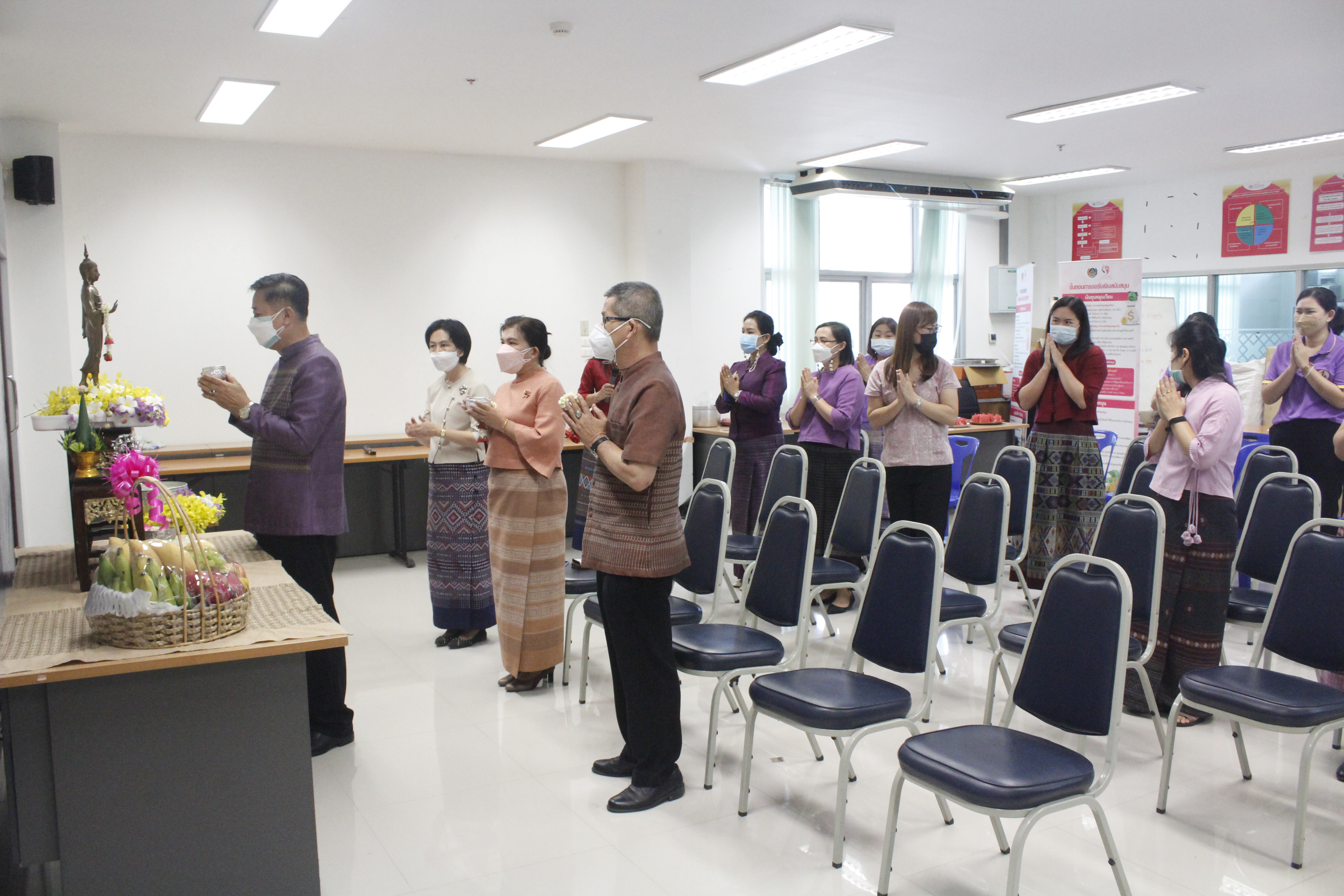 @ที่นี่เมืองน่าน@ พช.น่าน สรงน้ำพระพุทธพัฒนปชานาถ และสูมาการวะรดน้ำดำหัวพัฒนาการจังหวัดน่าน เนื่องในวันปี๋ใหม่เมือง