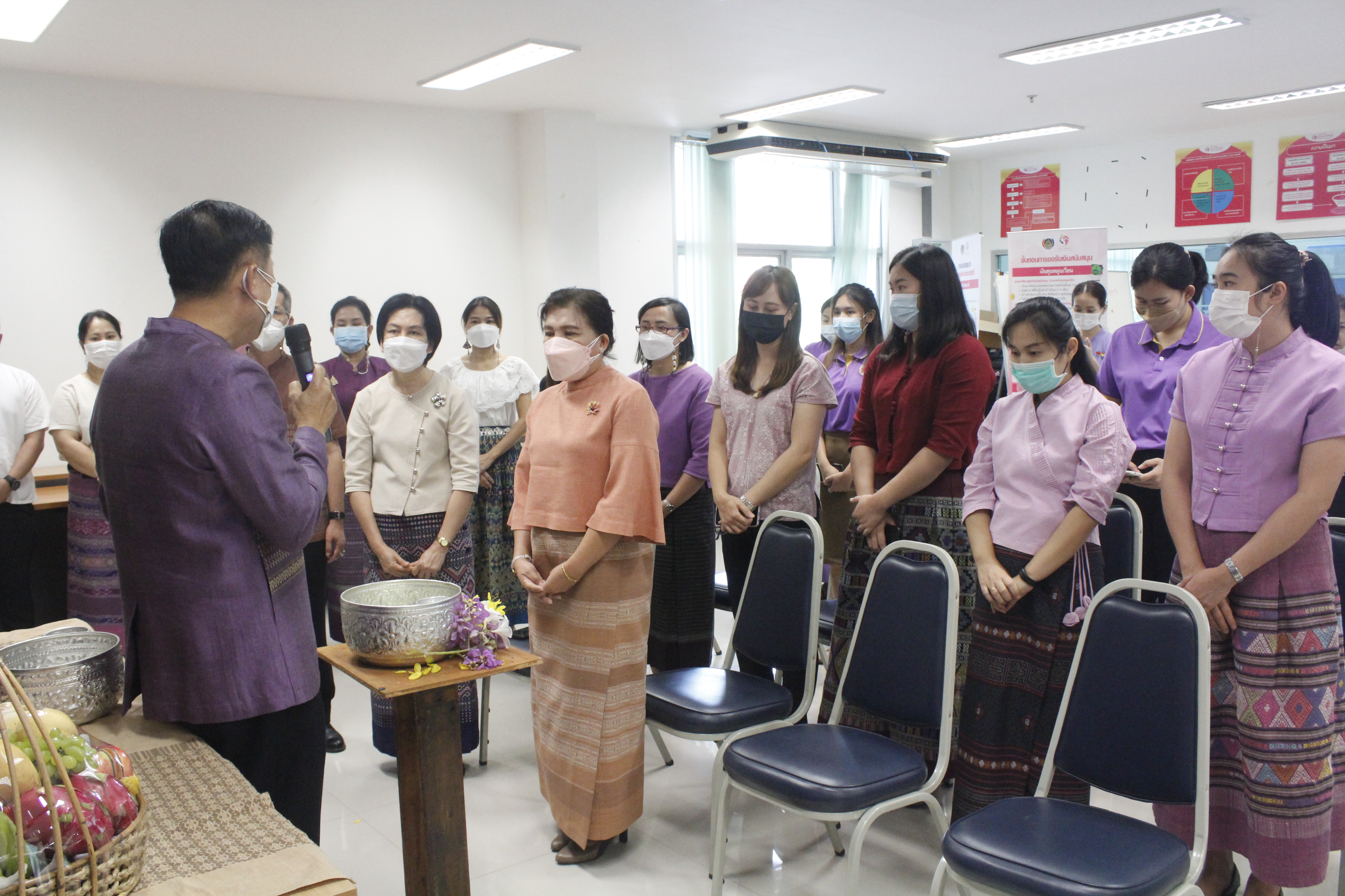 @ที่นี่เมืองน่าน@ พช.น่าน สรงน้ำพระพุทธพัฒนปชานาถ และสูมาการวะรดน้ำดำหัวพัฒนาการจังหวัดน่าน เนื่องในวันปี๋ใหม่เมือง