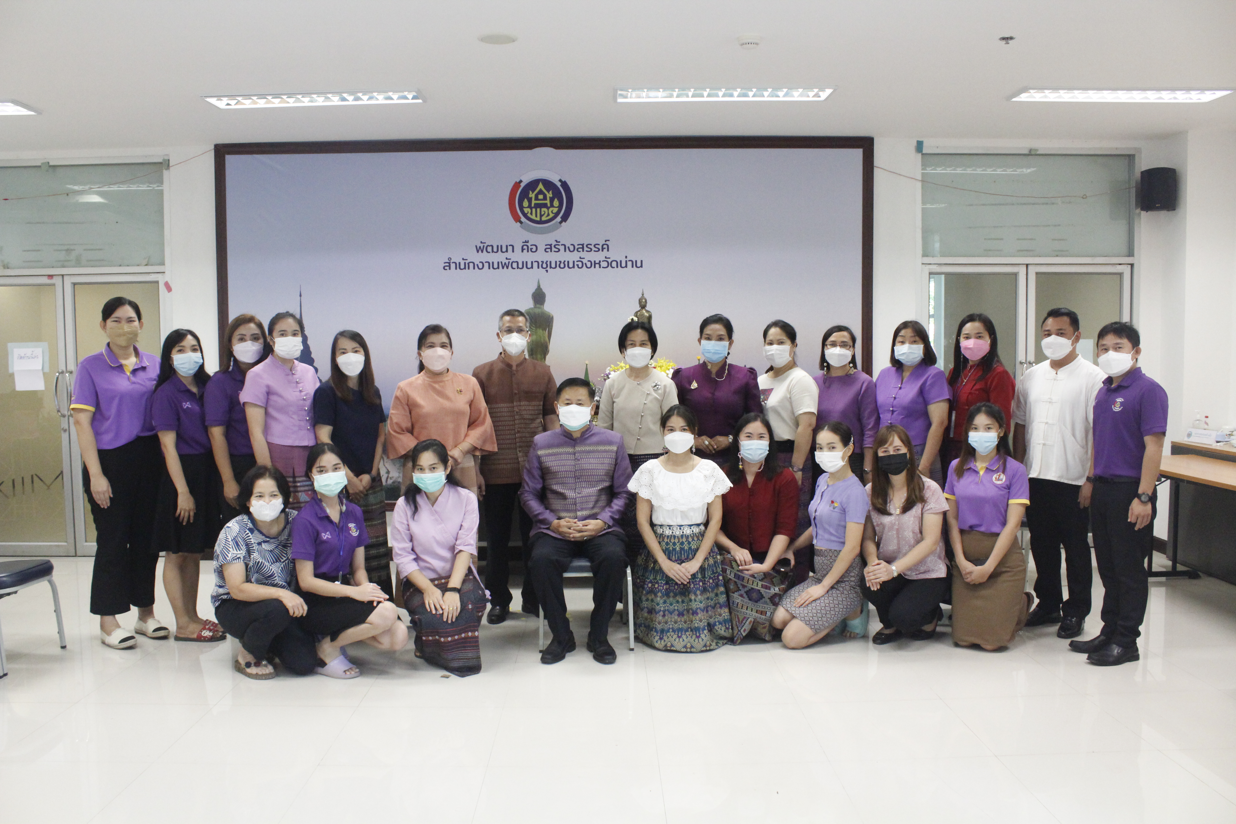 @ที่นี่เมืองน่าน@ พช.น่าน สรงน้ำพระพุทธพัฒนปชานาถ และสูมาการวะรดน้ำดำหัวพัฒนาการจังหวัดน่าน เนื่องในวันปี๋ใหม่เมือง