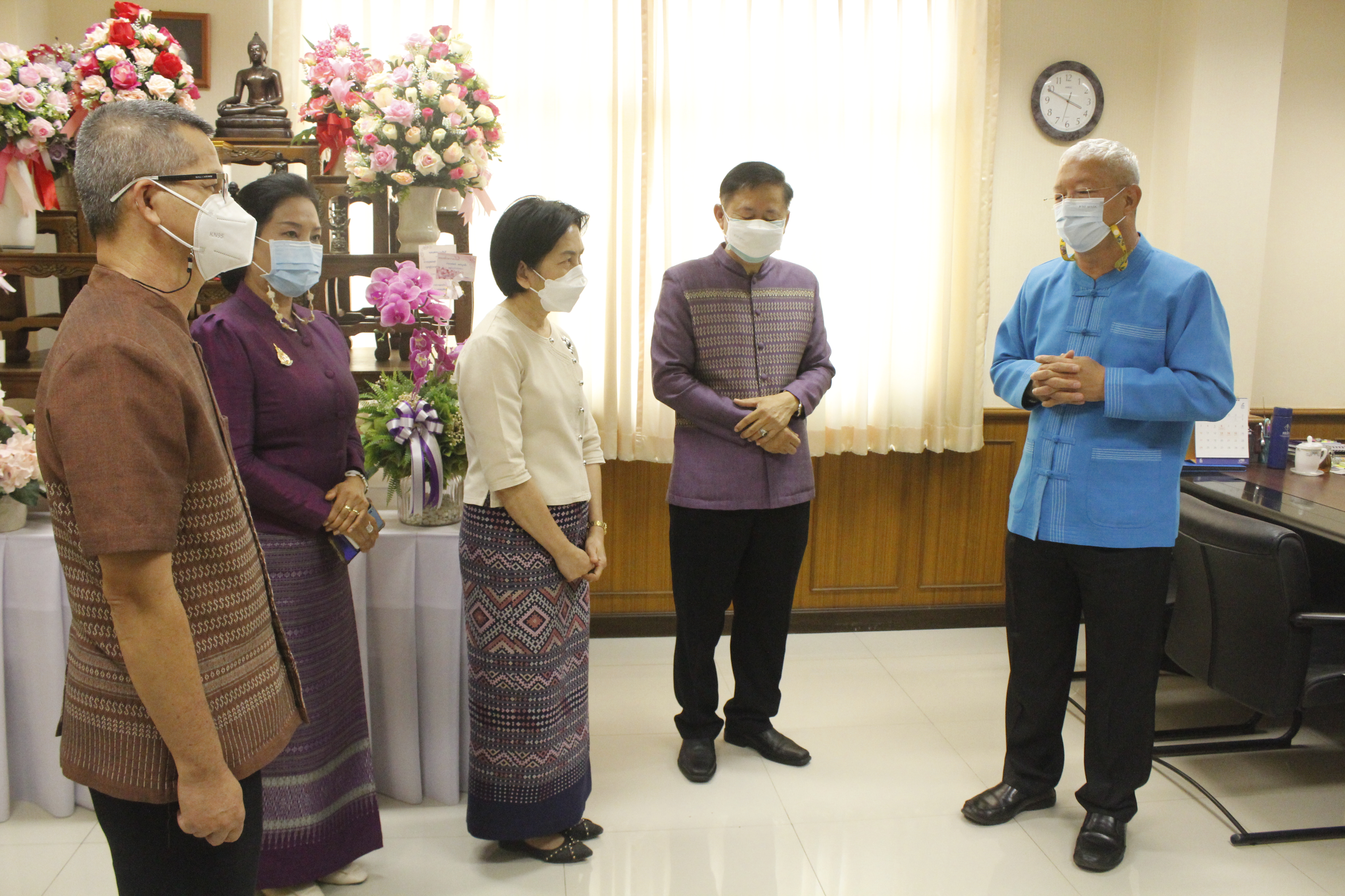 @ที่นี่เมืองน่าน@ พช.น่าน สืบสานประเพณี ปี๋ใหม่เมือง รดน้ำดำหัวขอพรผู้บริหารจังหวัดน่าน