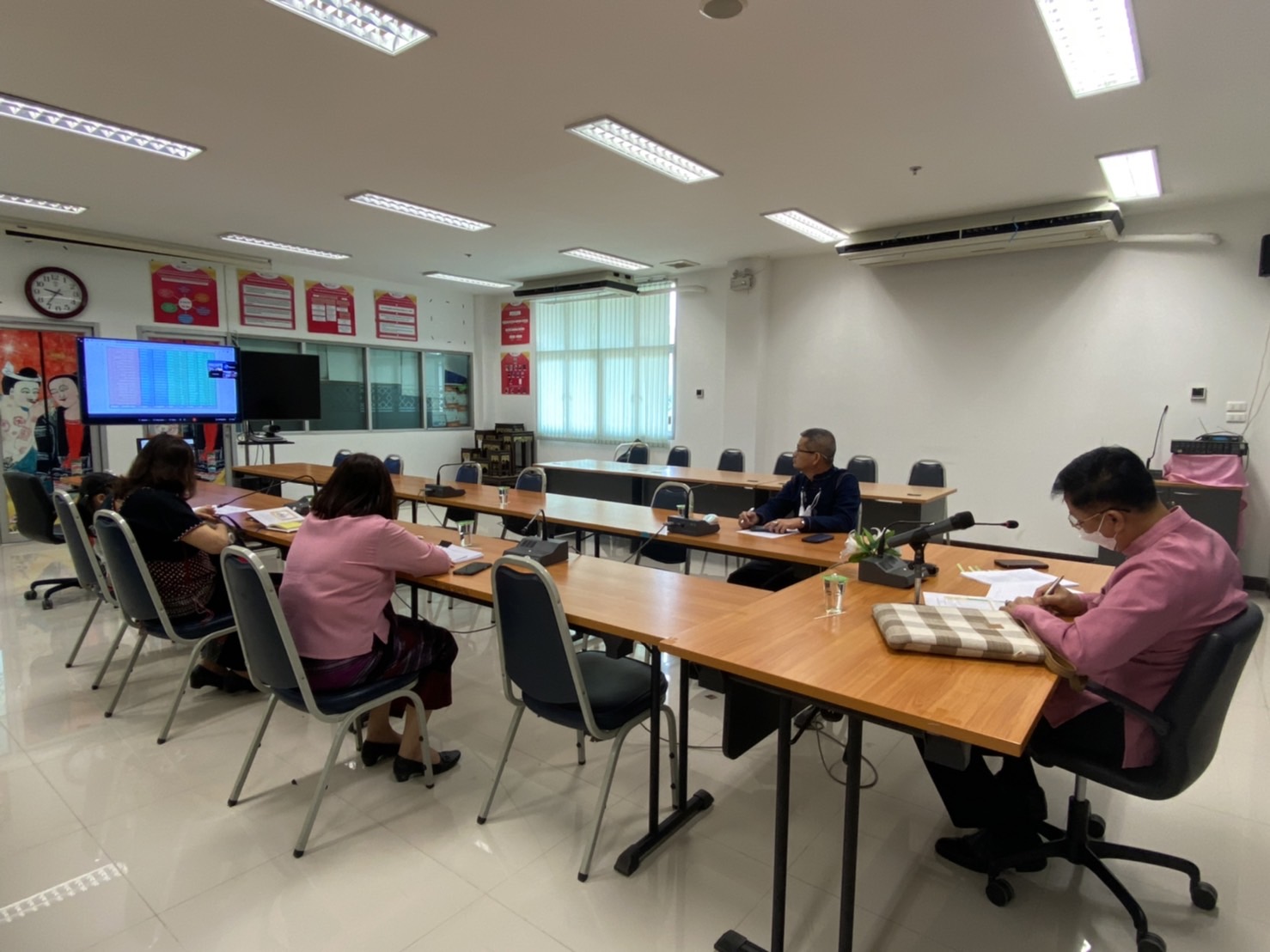 @ที่นี่เมืองน่าน@ พช.น่าน ประชุมติดตามการขับเคลื่อนการดำเนินงานขจัดความยากจนและพัฒนาคนทุกช่วงวัยอย่างยั่งยืนตามหลักปรัชญาของเศรษฐกิจพอเพียงในระดับพื้นที่