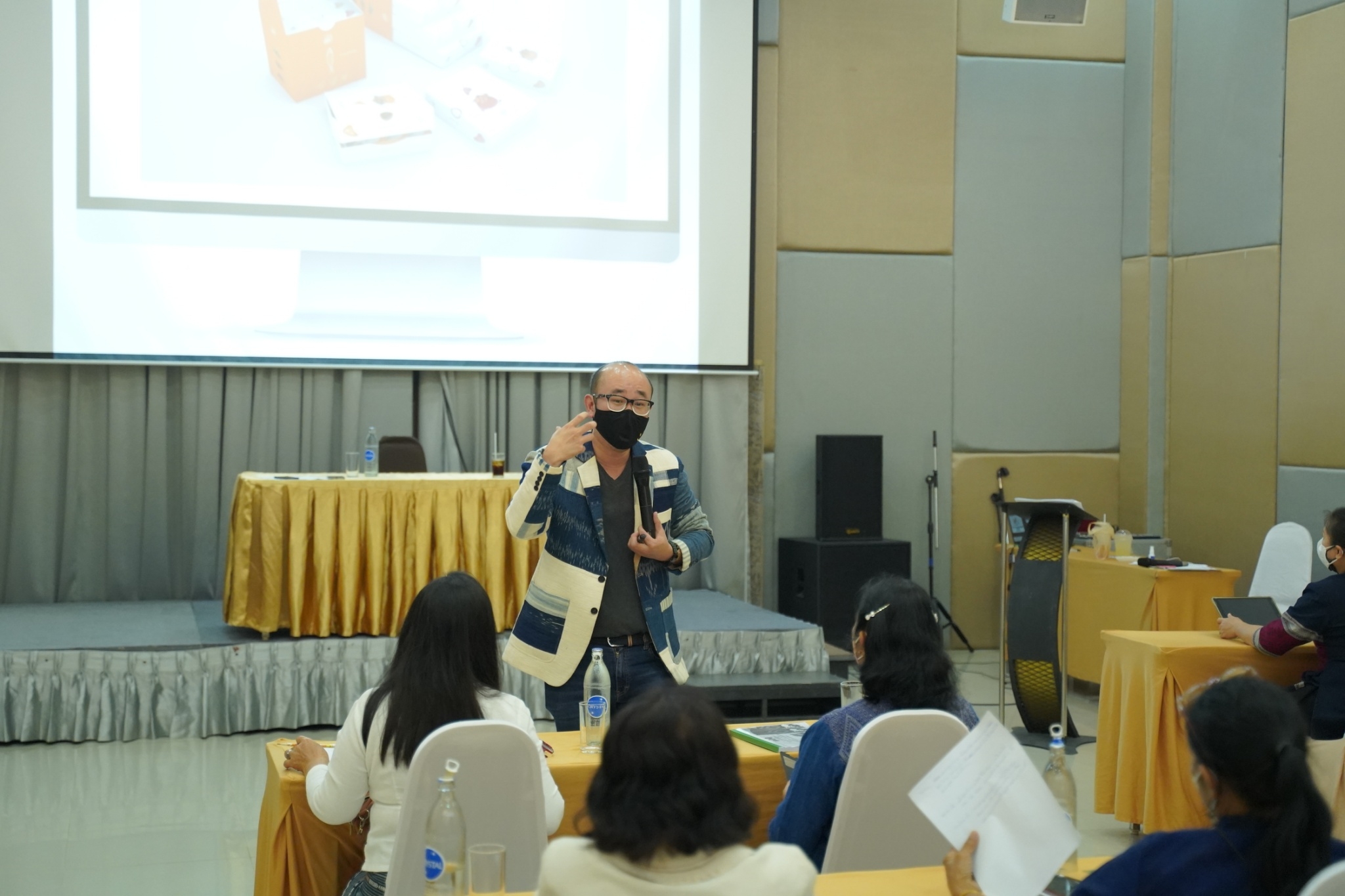 @ที่นี่เมืองน่าน@ พช.น่าน ประชุมเชิงปฏิบัติการและให้คำปรึกษาการพัฒนายกระดับคุณภาพมาตรฐานผลิตภัณฑ์ ตามโครงการส่งเสริมกระบวนการเครือข่ายองค์ความรู้ KBO จังหวัด