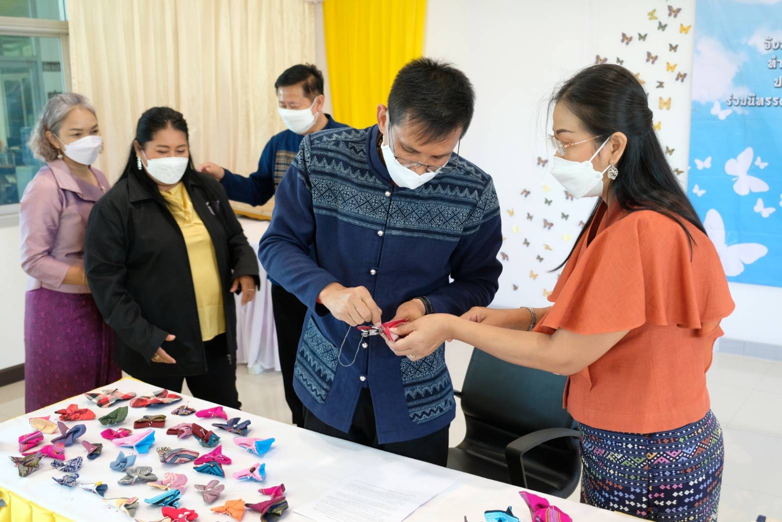 จังหวัดน่าน จัดกิจกรรมจังหวัดน่าน ร้อยใจ ทำความดีเพื่อแม่ ประดิษฐ์ผีเสื้อ ร่วมนิทรรศการเฉลิมพระเกียรติ สมเด็จพระนางเจ้าสิริกิติ์ พระบรมราชินีนาถ พระบรมราชชนนีพันปีหลวง เนื่องในโอกาสมหามงคลเฉลิมพระเกียติพระชนมพรรษา 90 พรรษา 12 สิงหาคม 2565