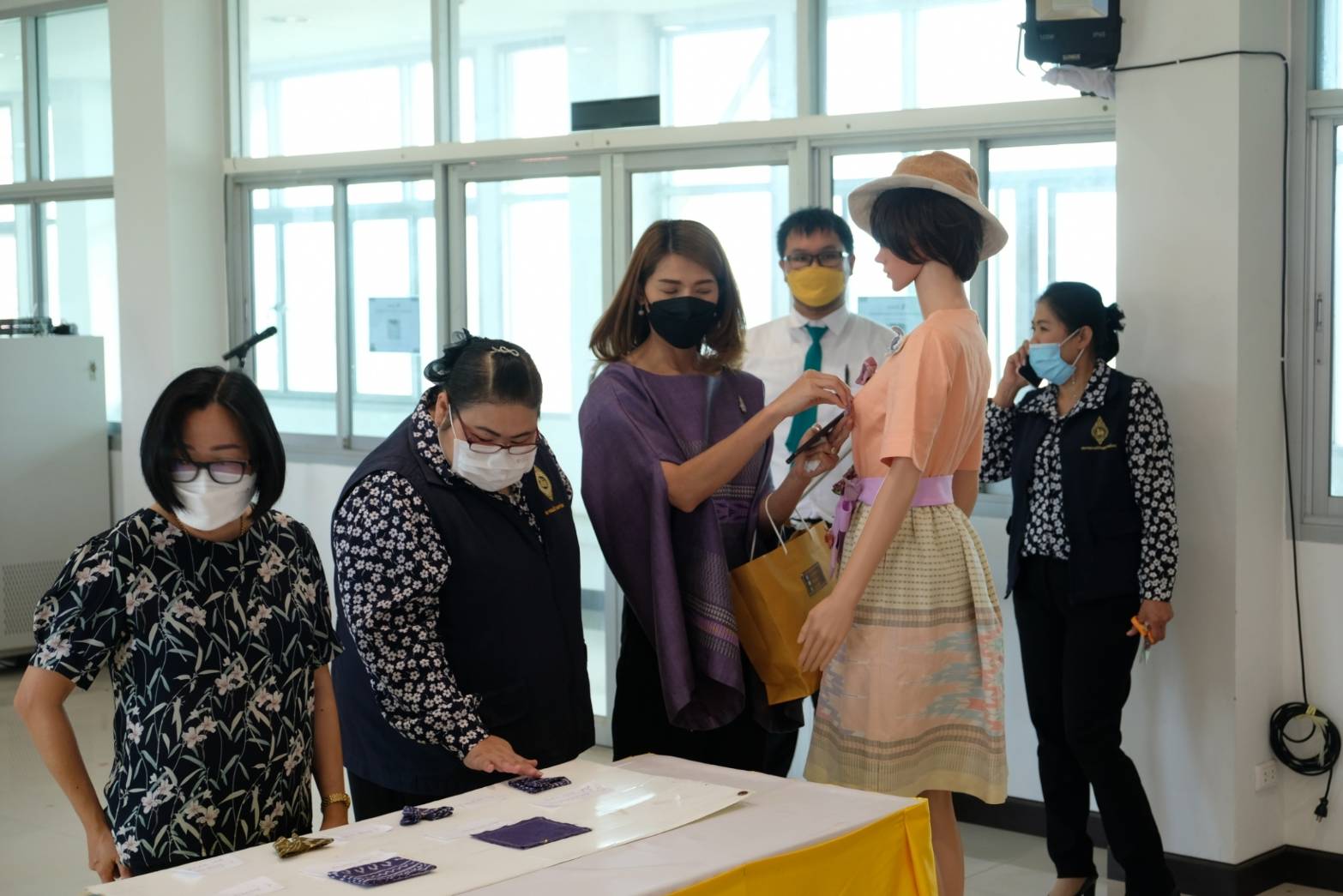 จังหวัดน่าน จัดกิจกรรมจังหวัดน่าน ร้อยใจ ทำความดีเพื่อแม่ ประดิษฐ์ผีเสื้อ ร่วมนิทรรศการเฉลิมพระเกียรติ สมเด็จพระนางเจ้าสิริกิติ์ พระบรมราชินีนาถ พระบรมราชชนนีพันปีหลวง เนื่องในโอกาสมหามงคลเฉลิมพระเกียติพระชนมพรรษา 90 พรรษา 12 สิงหาคม 2565