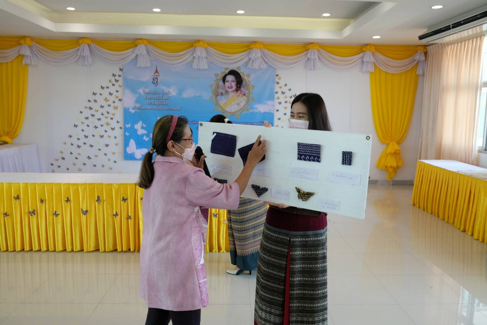 จังหวัดน่าน จัดกิจกรรมจังหวัดน่าน ร้อยใจ ทำความดีเพื่อแม่ ประดิษฐ์ผีเสื้อ ร่วมนิทรรศการเฉลิมพระเกียรติ สมเด็จพระนางเจ้าสิริกิติ์ พระบรมราชินีนาถ พระบรมราชชนนีพันปีหลวง เนื่องในโอกาสมหามงคลเฉลิมพระเกียติพระชนมพรรษา 90 พรรษา 12 สิงหาคม 2565