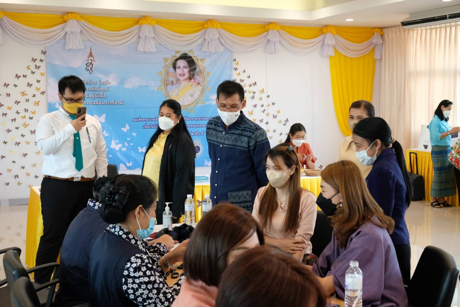 จังหวัดน่าน จัดกิจกรรมจังหวัดน่าน ร้อยใจ ทำความดีเพื่อแม่ ประดิษฐ์ผีเสื้อ ร่วมนิทรรศการเฉลิมพระเกียรติ สมเด็จพระนางเจ้าสิริกิติ์ พระบรมราชินีนาถ พระบรมราชชนนีพันปีหลวง เนื่องในโอกาสมหามงคลเฉลิมพระเกียติพระชนมพรรษา 90 พรรษา 12 สิงหาคม 2565