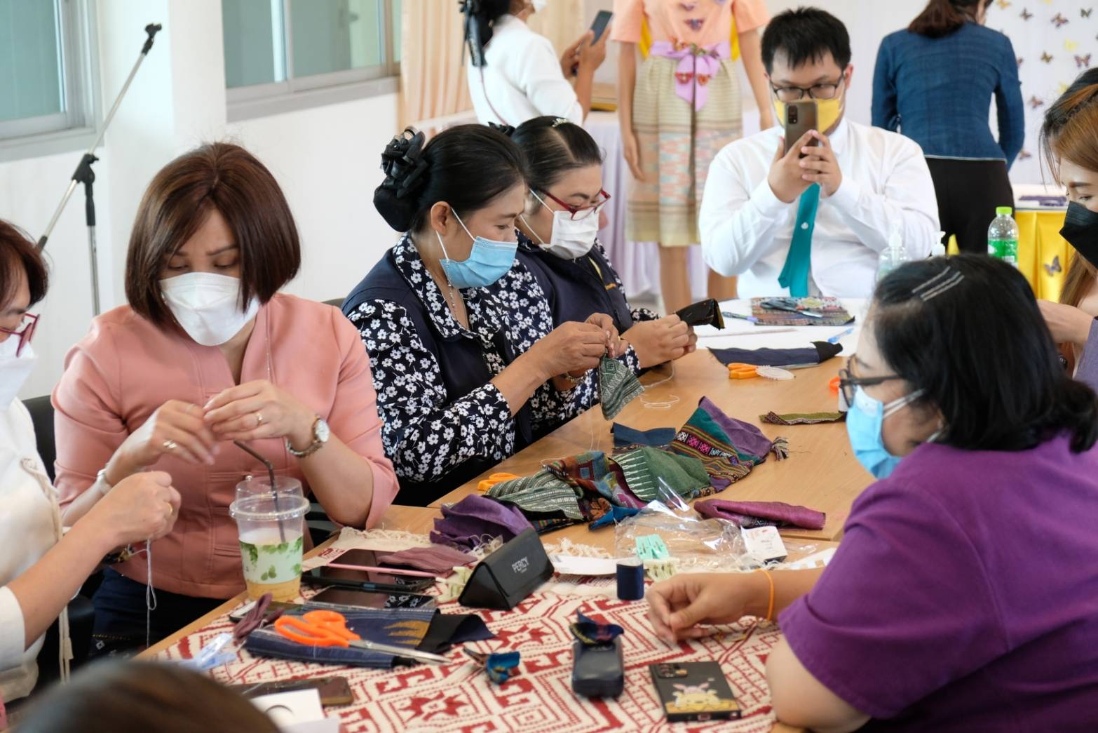 จังหวัดน่าน จัดกิจกรรมจังหวัดน่าน ร้อยใจ ทำความดีเพื่อแม่ ประดิษฐ์ผีเสื้อ ร่วมนิทรรศการเฉลิมพระเกียรติ สมเด็จพระนางเจ้าสิริกิติ์ พระบรมราชินีนาถ พระบรมราชชนนีพันปีหลวง เนื่องในโอกาสมหามงคลเฉลิมพระเกียติพระชนมพรรษา 90 พรรษา 12 สิงหาคม 2565