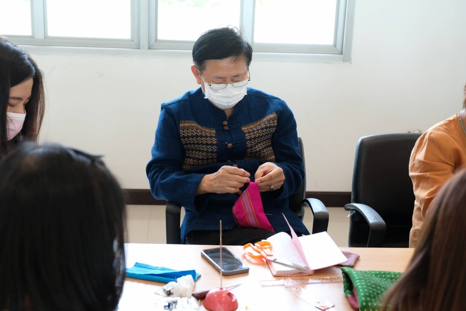 จังหวัดน่าน จัดกิจกรรมจังหวัดน่าน ร้อยใจ ทำความดีเพื่อแม่ ประดิษฐ์ผีเสื้อ ร่วมนิทรรศการเฉลิมพระเกียรติ สมเด็จพระนางเจ้าสิริกิติ์ พระบรมราชินีนาถ พระบรมราชชนนีพันปีหลวง เนื่องในโอกาสมหามงคลเฉลิมพระเกียติพระชนมพรรษา 90 พรรษา 12 สิงหาคม 2565