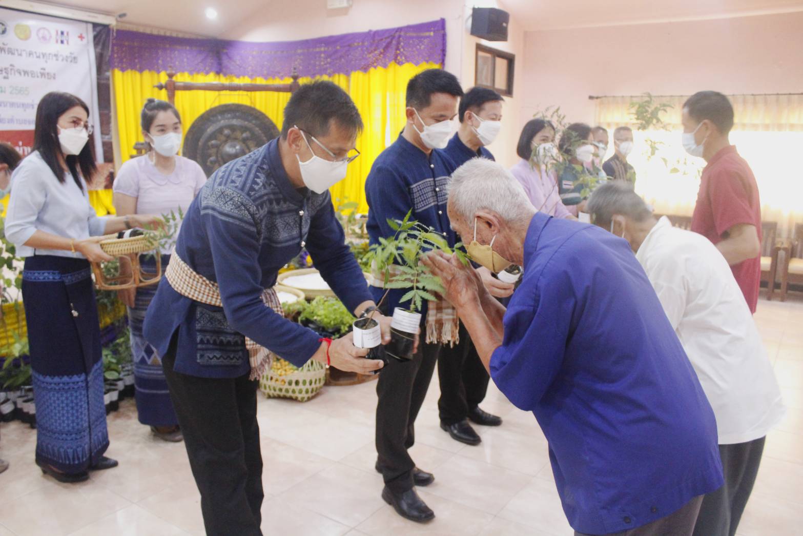 จังหวัดน่าน Kick off การขับเคลื่อนการขจัดความยากจนและพัฒนาคนทุกช่วงวัยอย่างยั่งยืนตามหลักปรัชญาของเศรษฐกิจพอเพียง